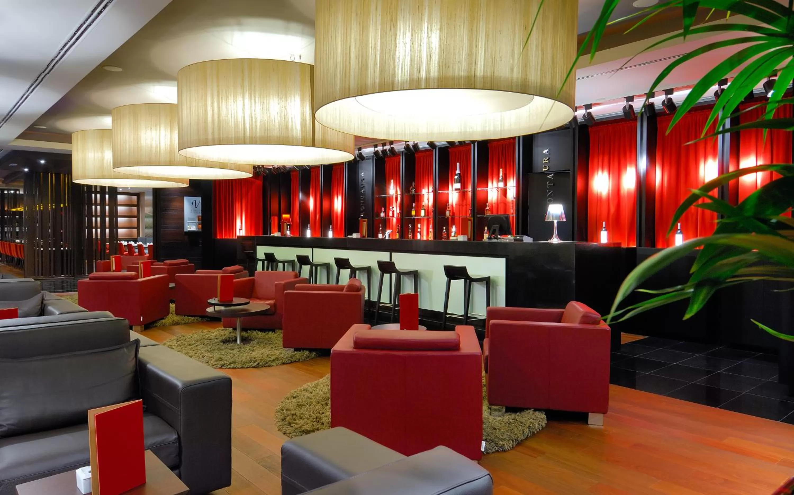 Lounge or bar in Vincci Frontaura