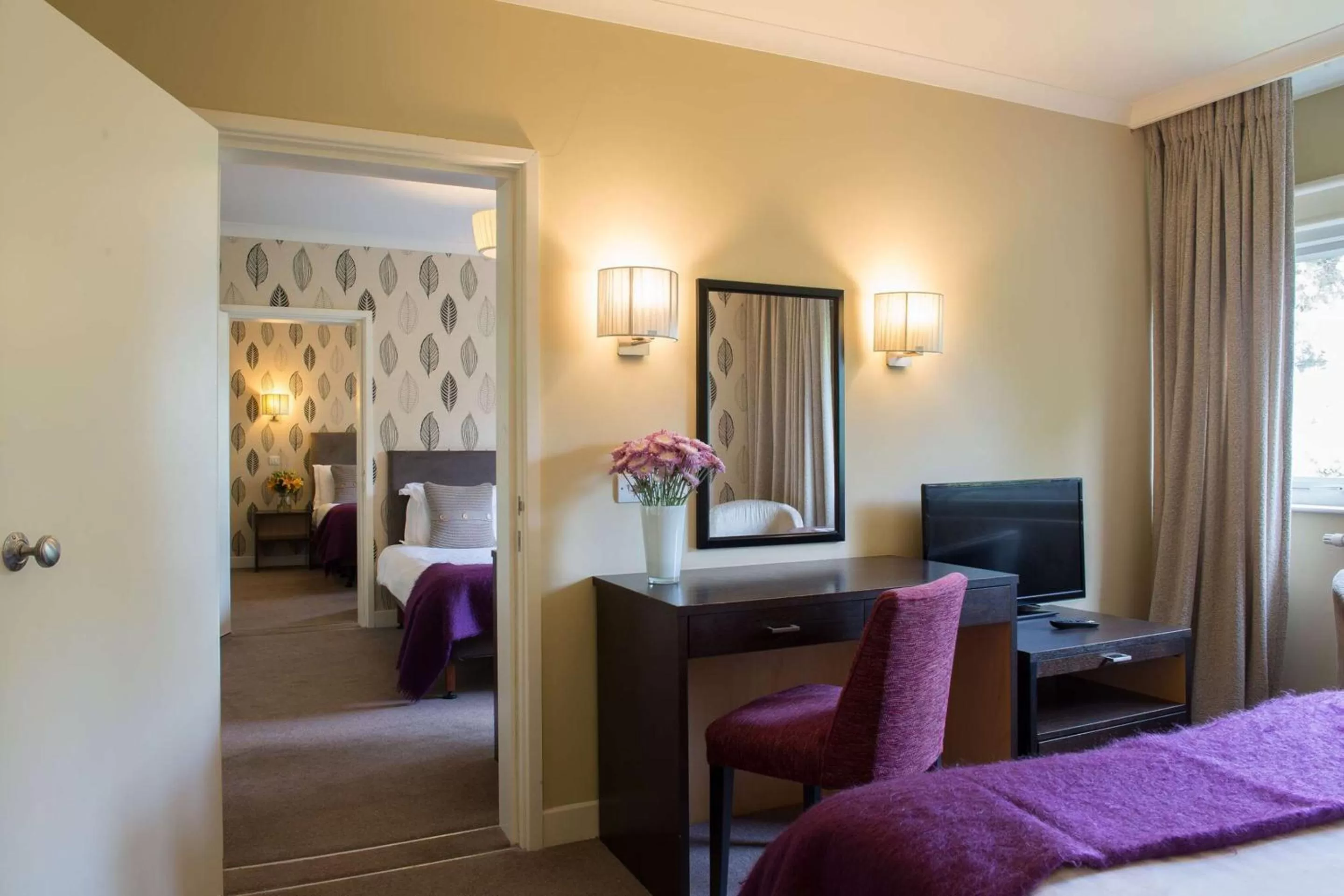 Photo of the whole room, Bed in The Lincoln Hotel