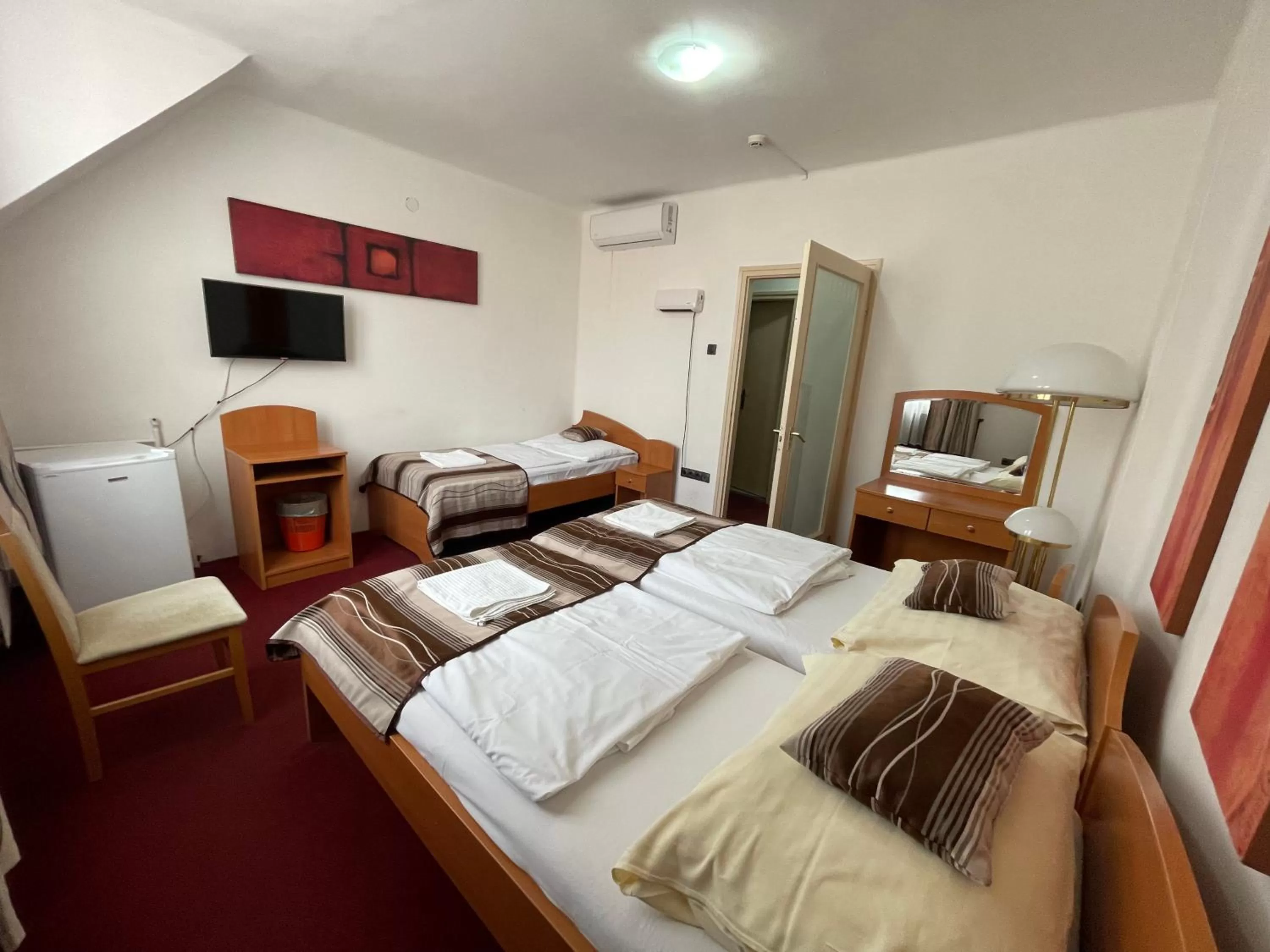 Bed in Hotel Minaret&Étterem