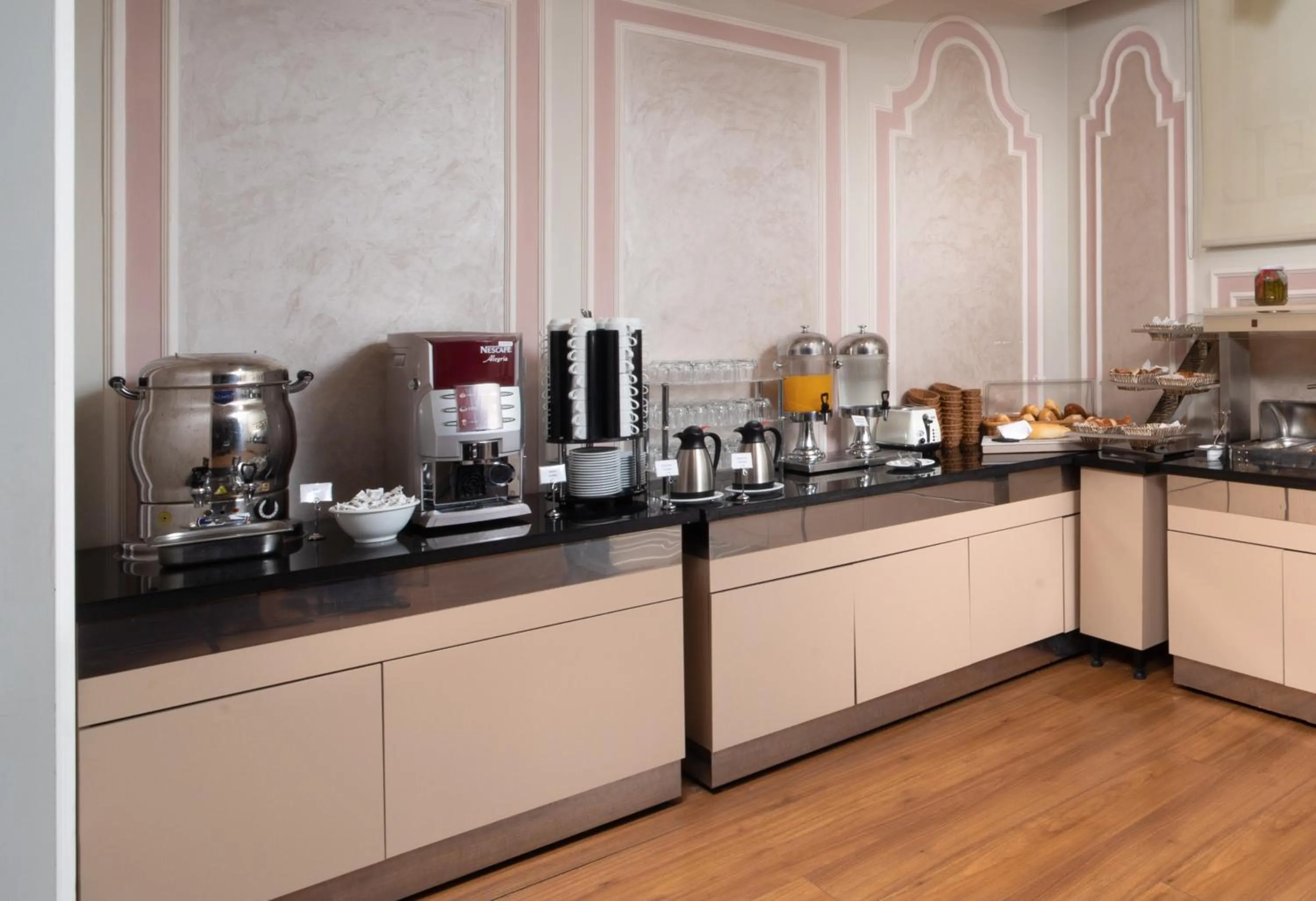 Restaurant/places to eat in The Time Hotel Marina