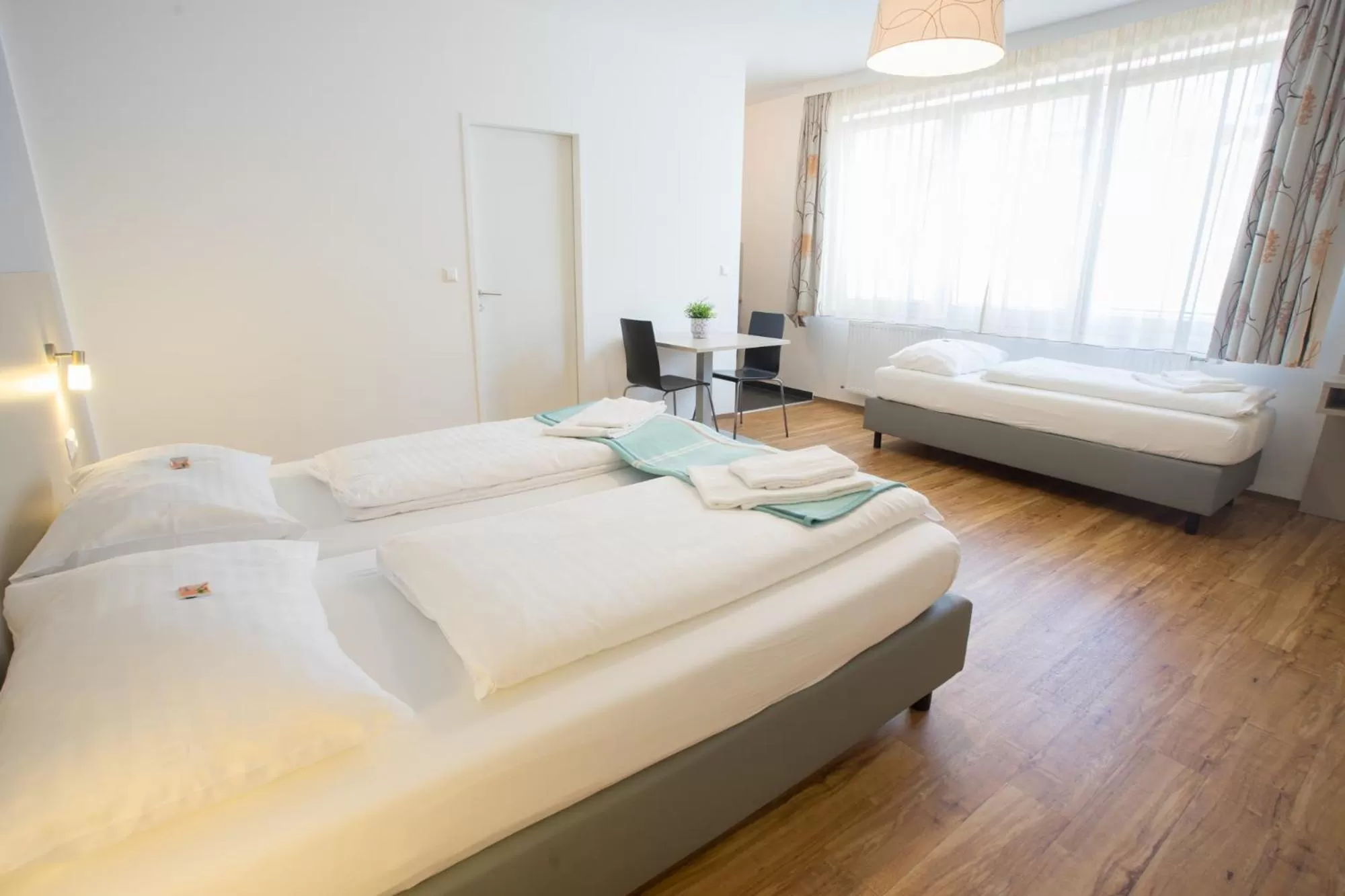 Bedroom, Bed in motel22 Parkplatz inklusive