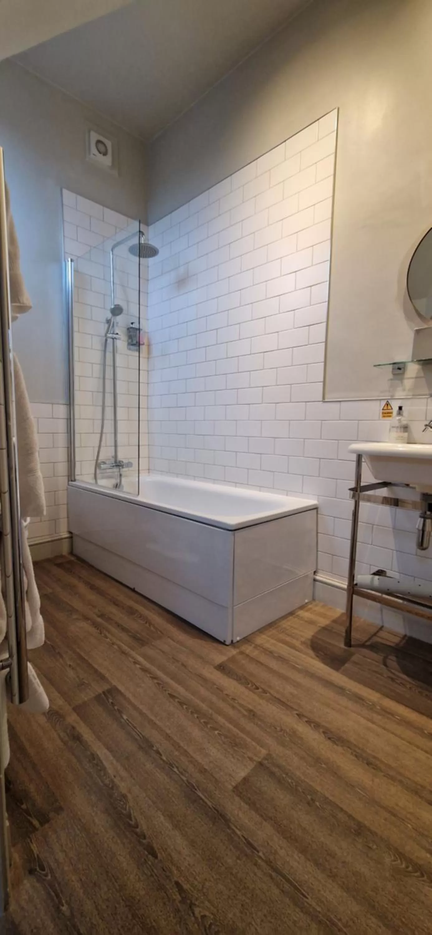 Shower in The Cross-Keys Hotel