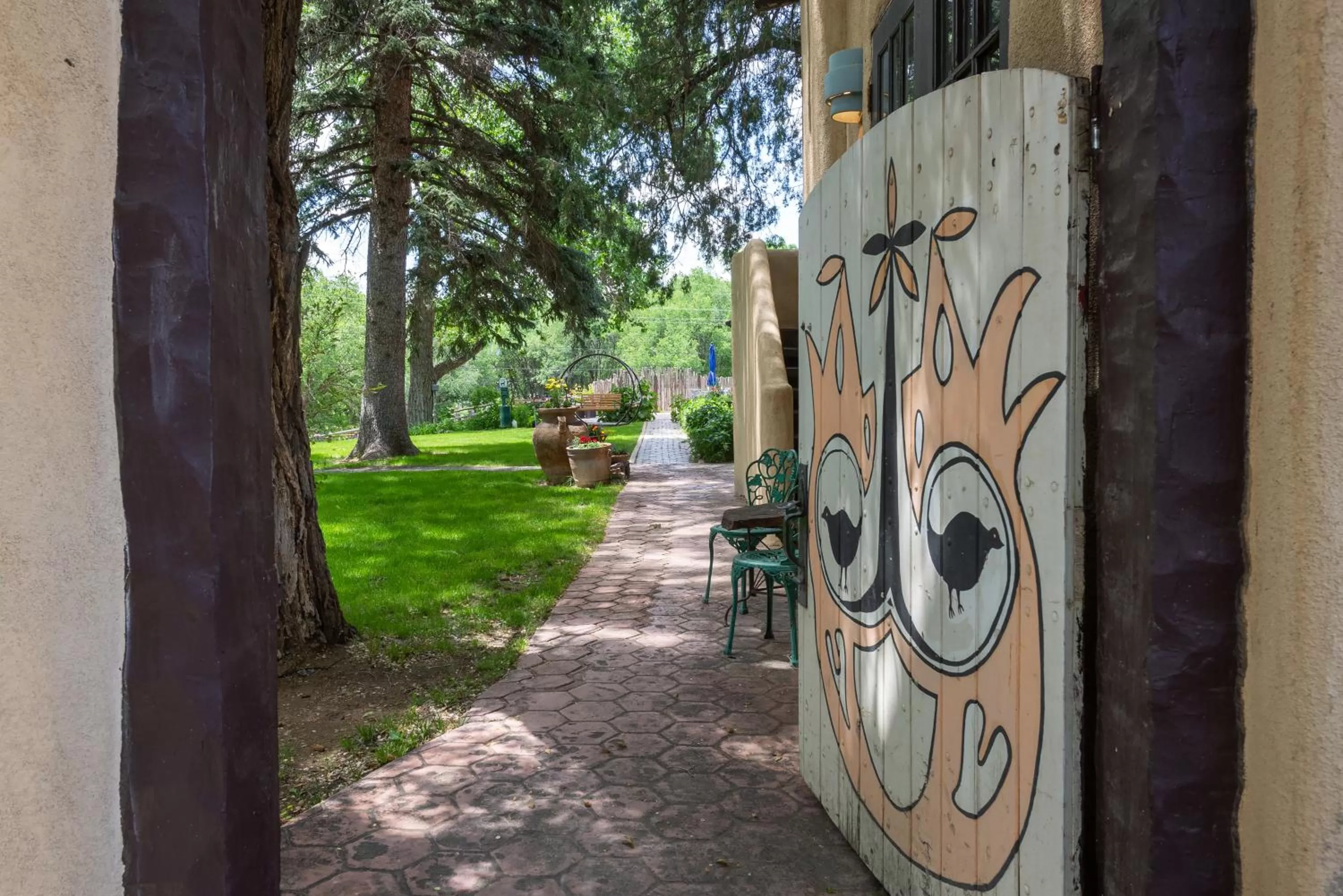 Facade/entrance in Inn on La Loma Plaza