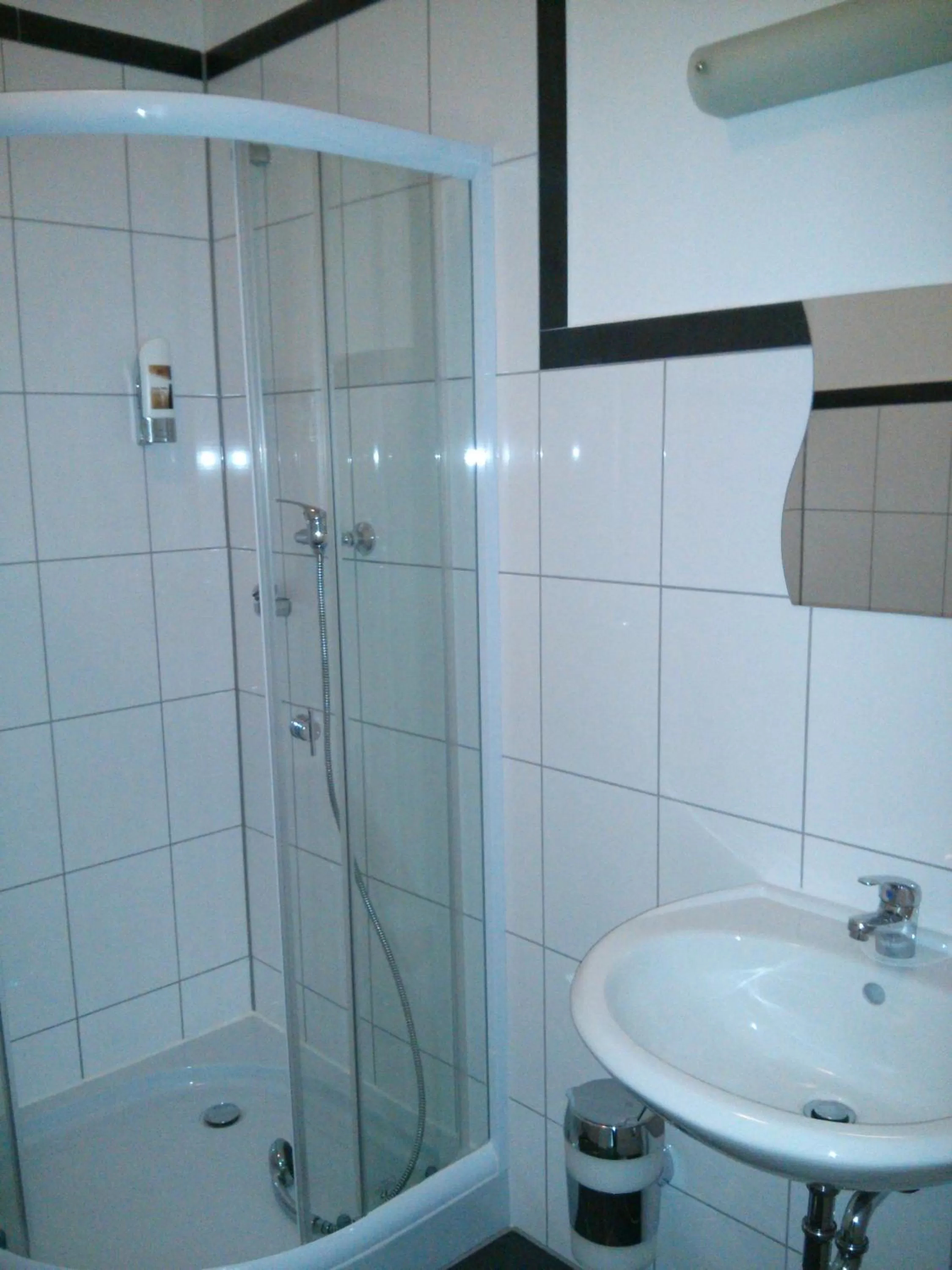 Bathroom in Willy Hotel Frankfurt