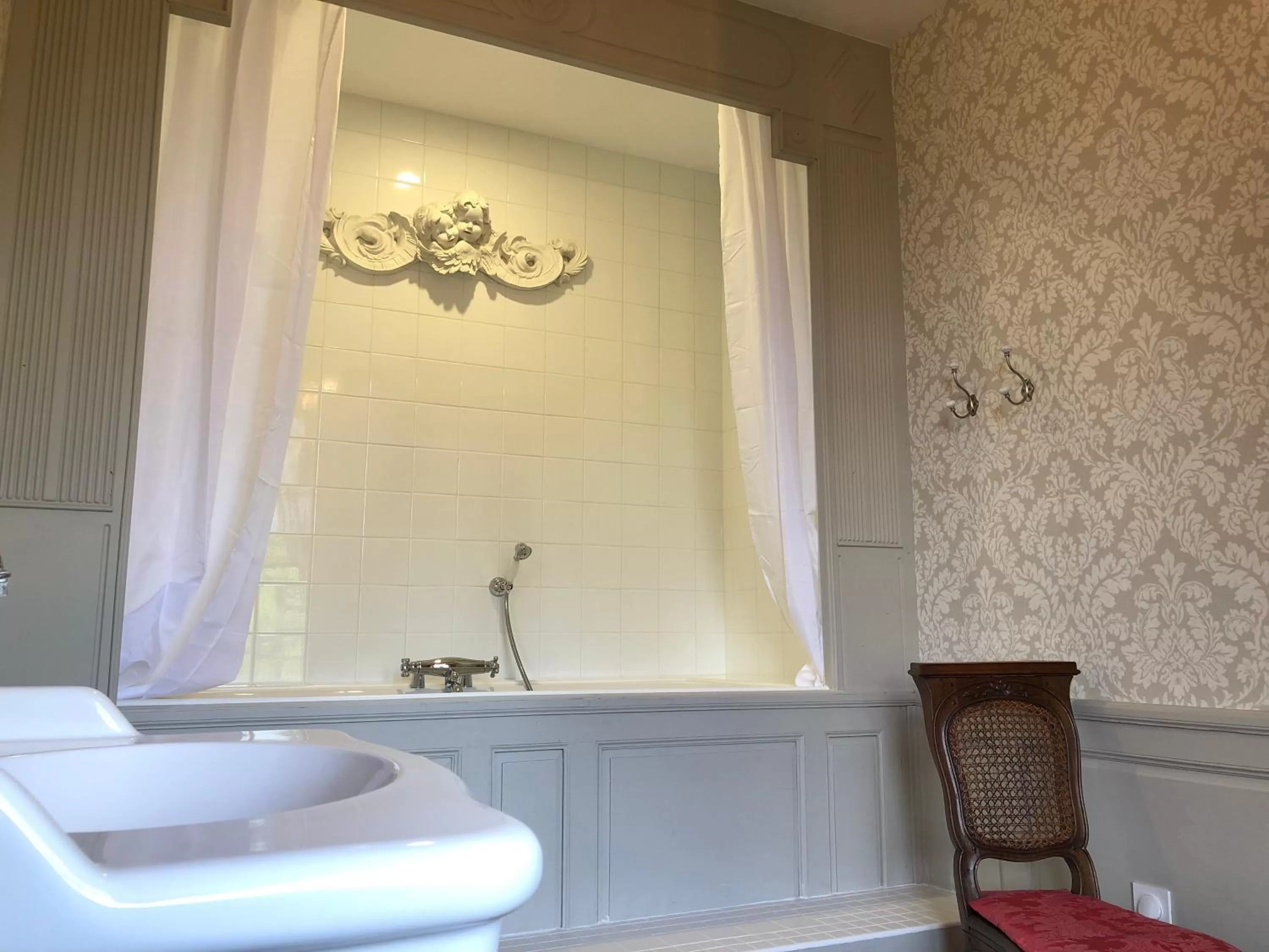 Bathroom in Castel Saint-Léonard