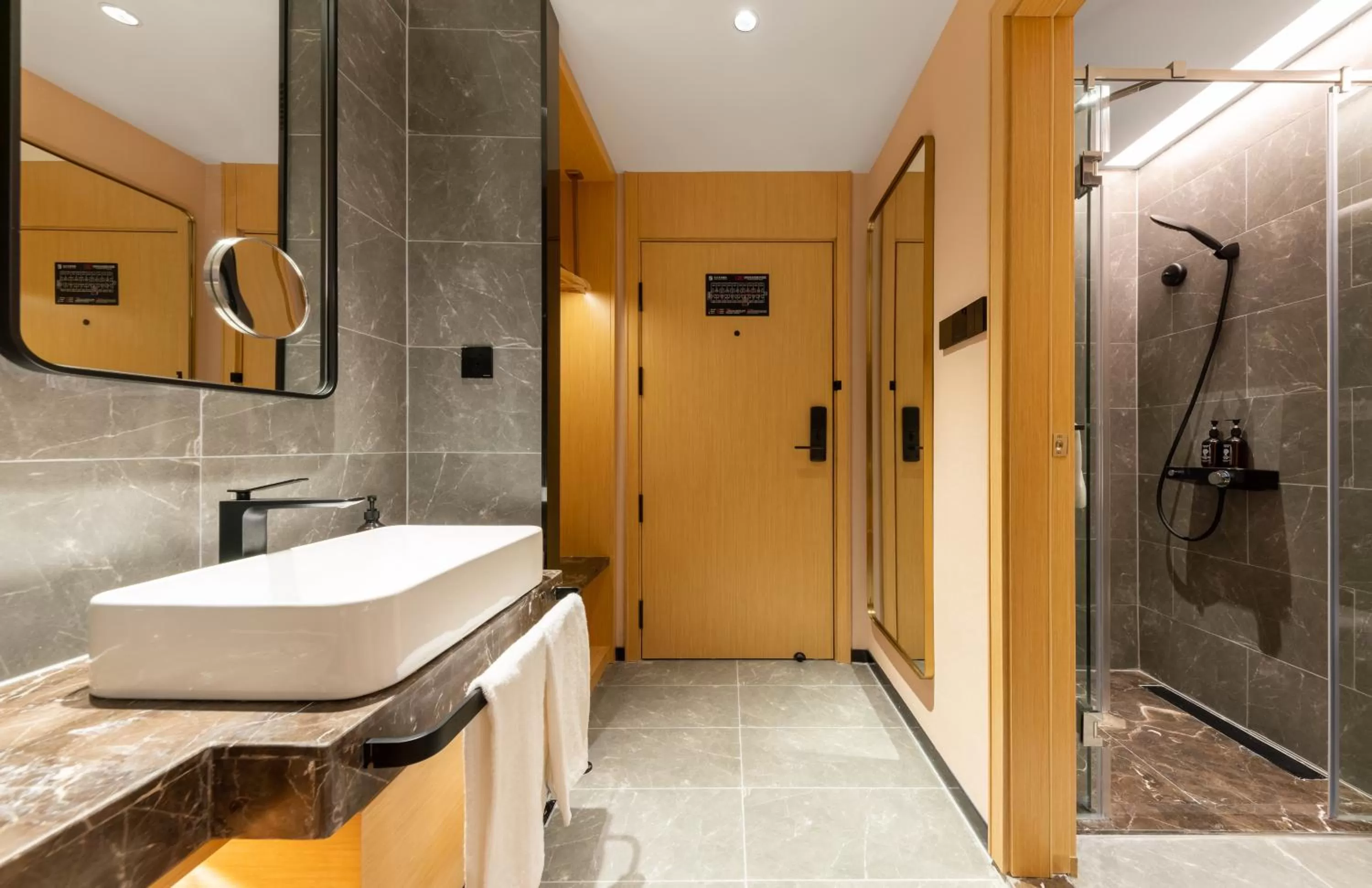 East Sacred Hotel--Beijing Tiananmen Square ,the Forbidden City,Wangfujing Street,Located in the city center