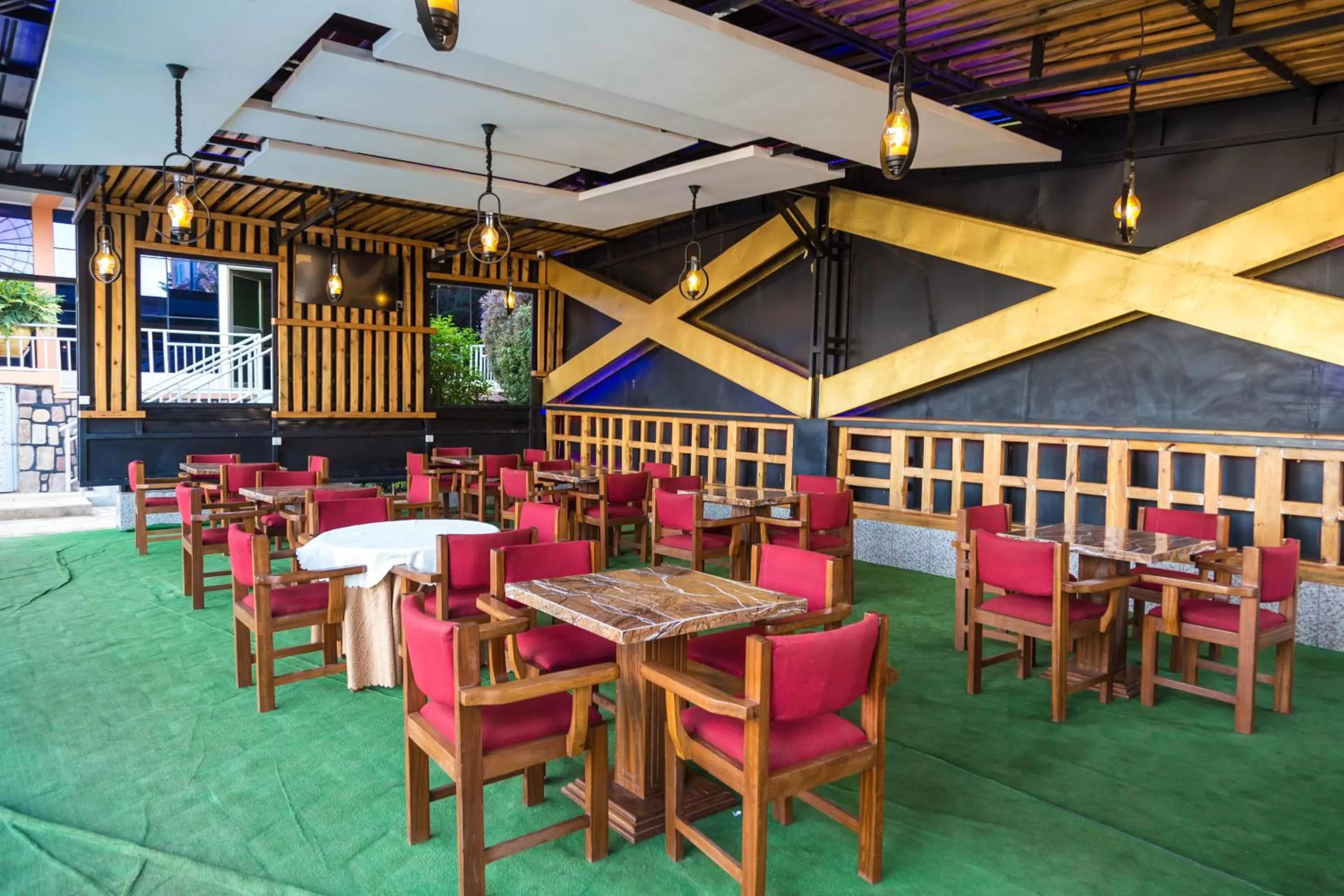 Restaurant/places to eat in Olympic Hotel