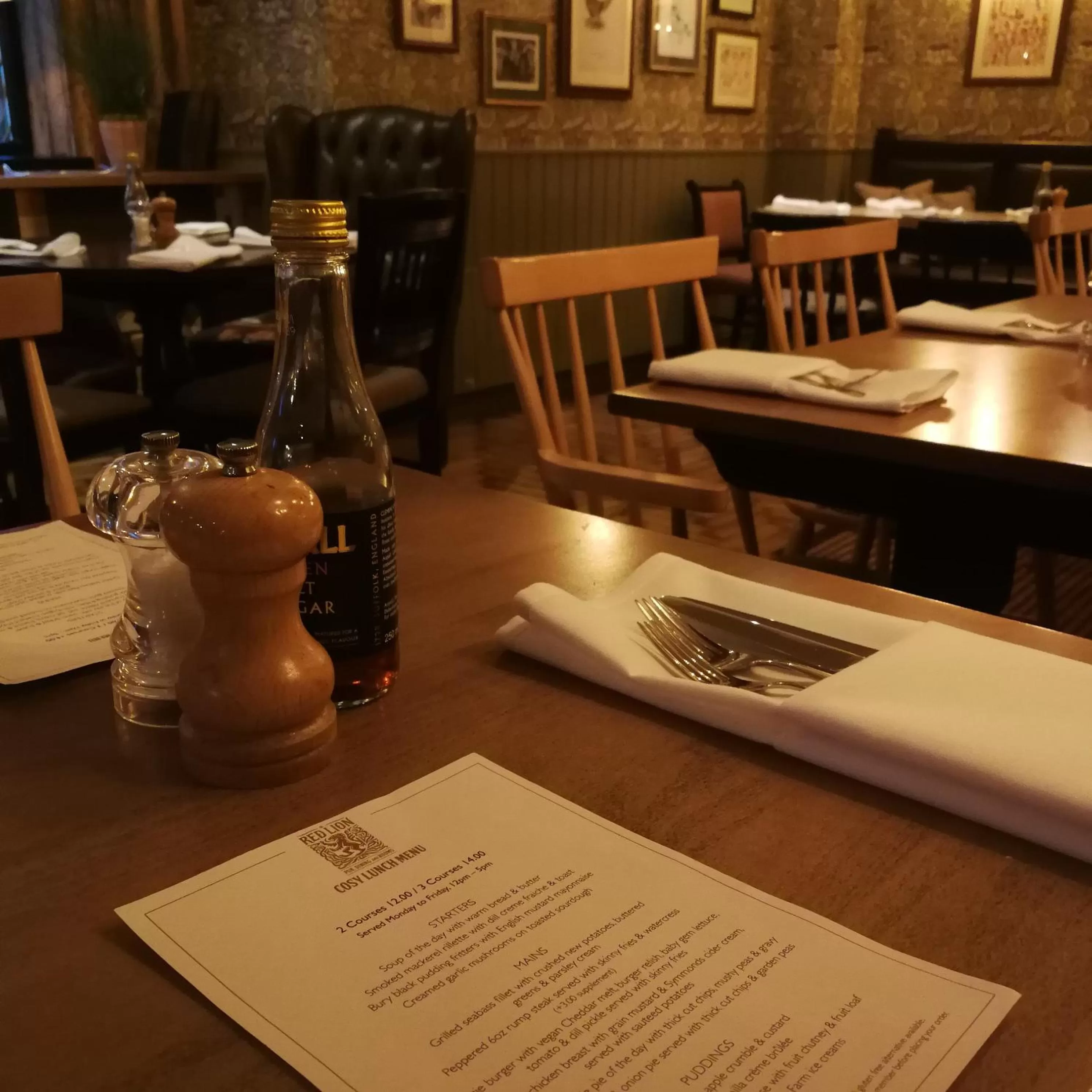 Restaurant/places to eat in The Red Lion Hawkshaw