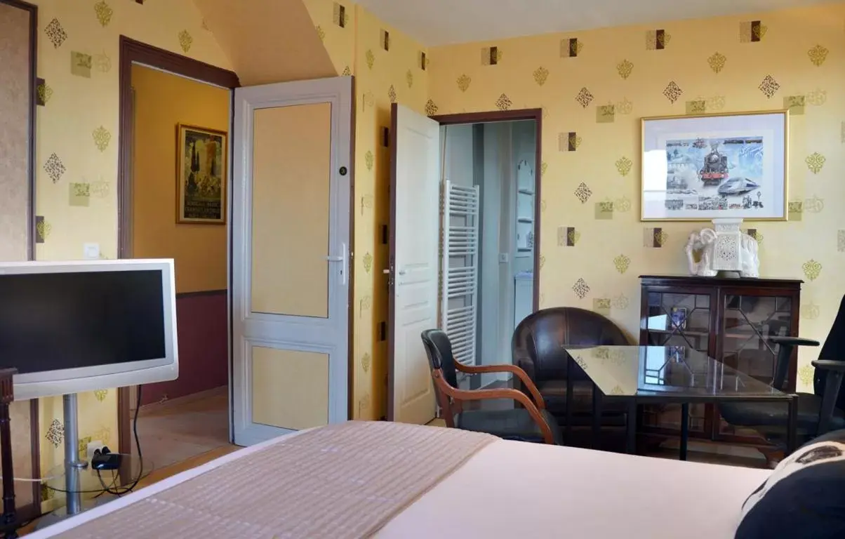 Superior Double or Twin Room with Garden View in Avenue de la Gare Superior Double or Twin Room with Garden View in Avenue de la Gare