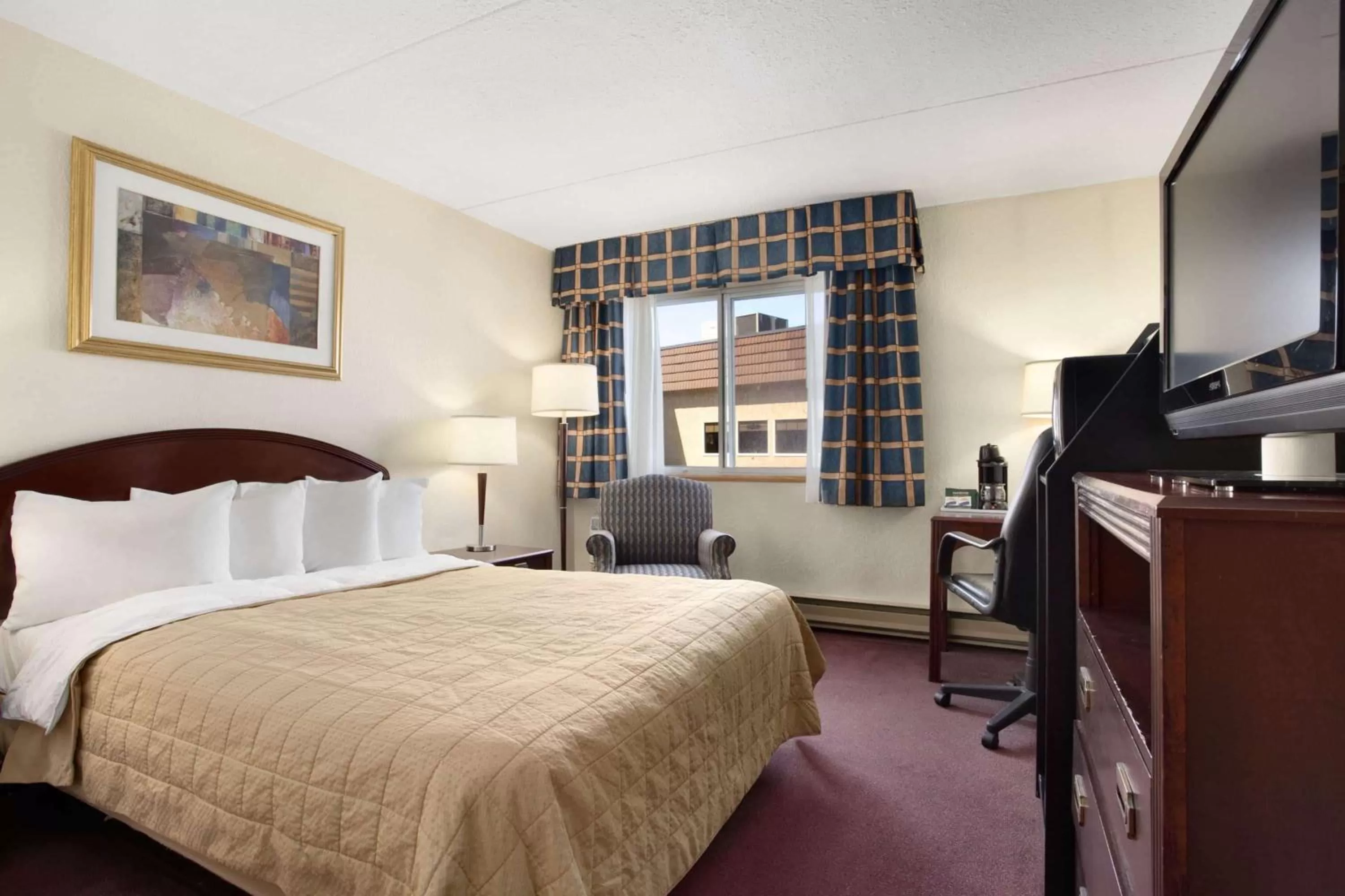 Photo of the whole room, Bed in Travelodge by Wyndham Ottawa East
