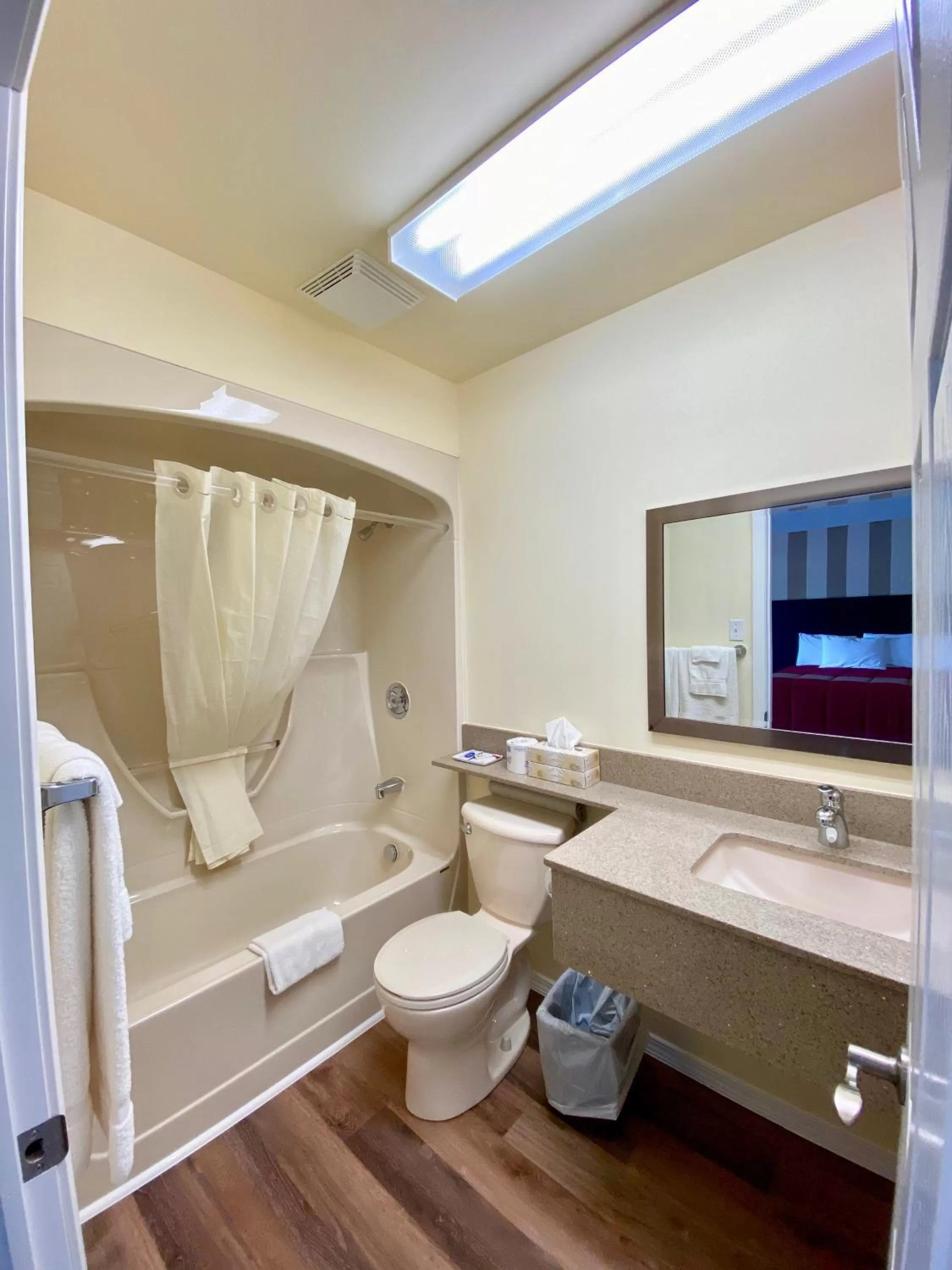 Double Room with Two Double Beds in Colonial House Motor Inn