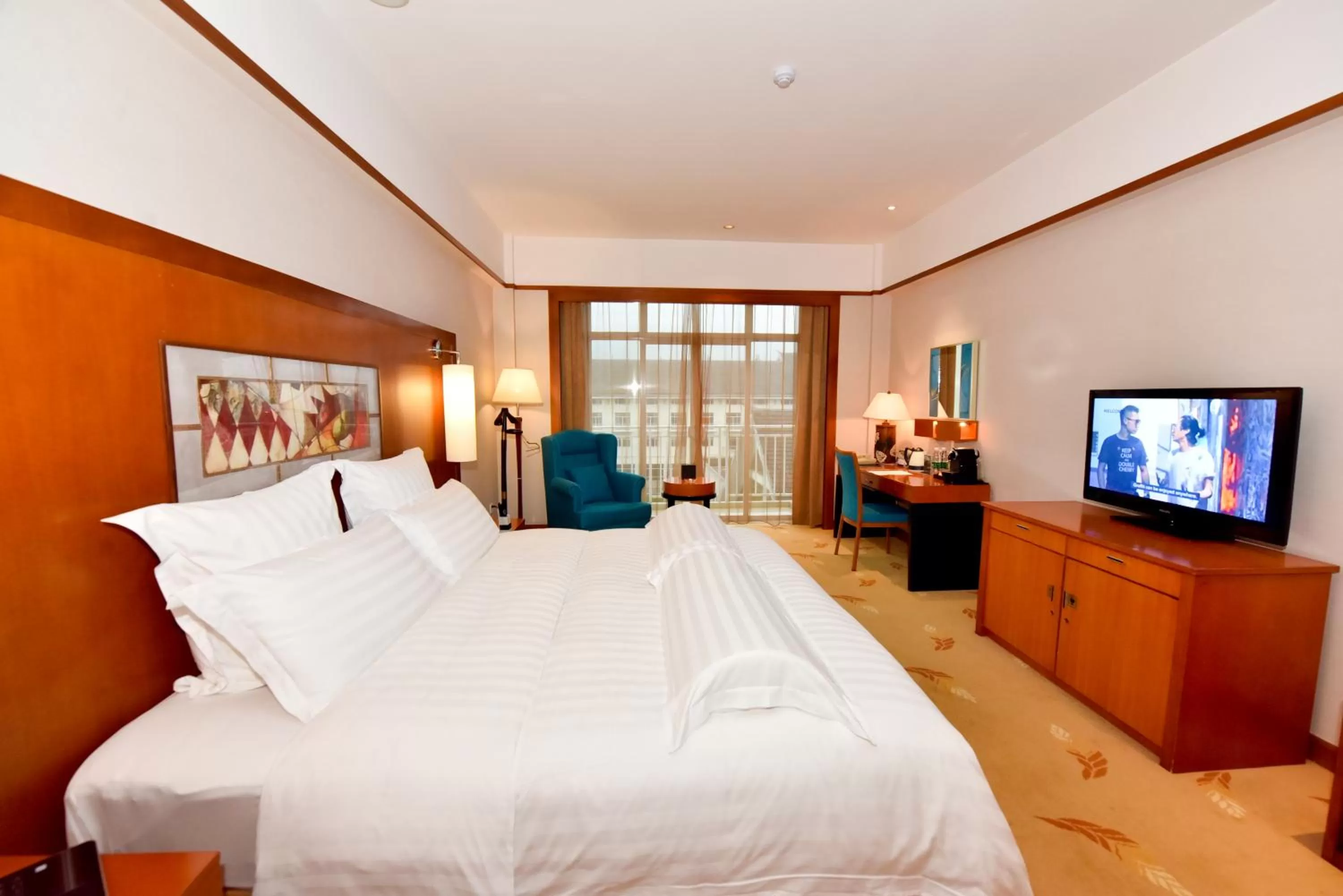 Bedroom, Bed in Pullman Zhangjiajie Hotel