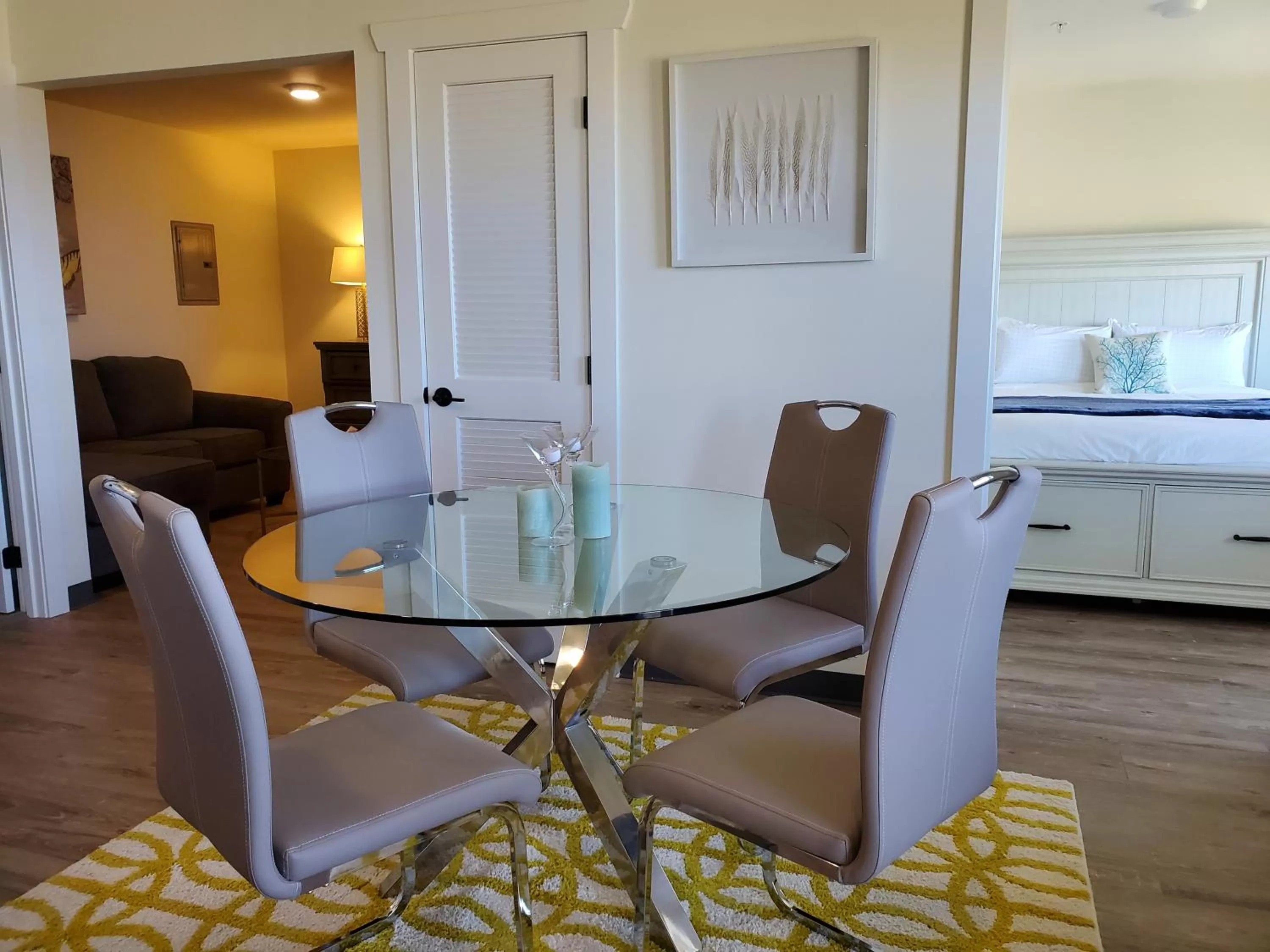 Bed in Moonstone Beach Motel