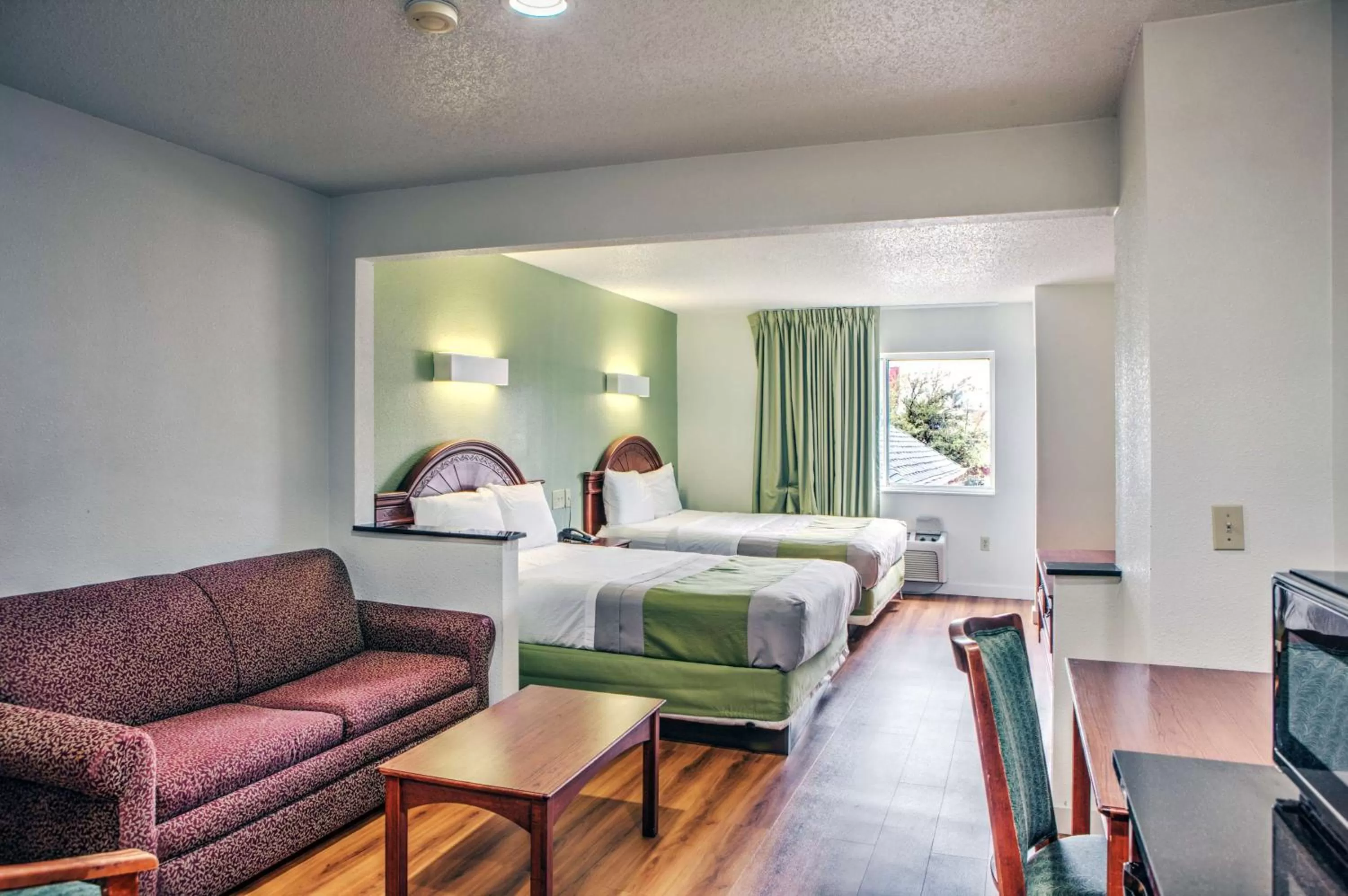 Photo of the whole room, Bed in Motel 6-Dallas, TX - Northwest