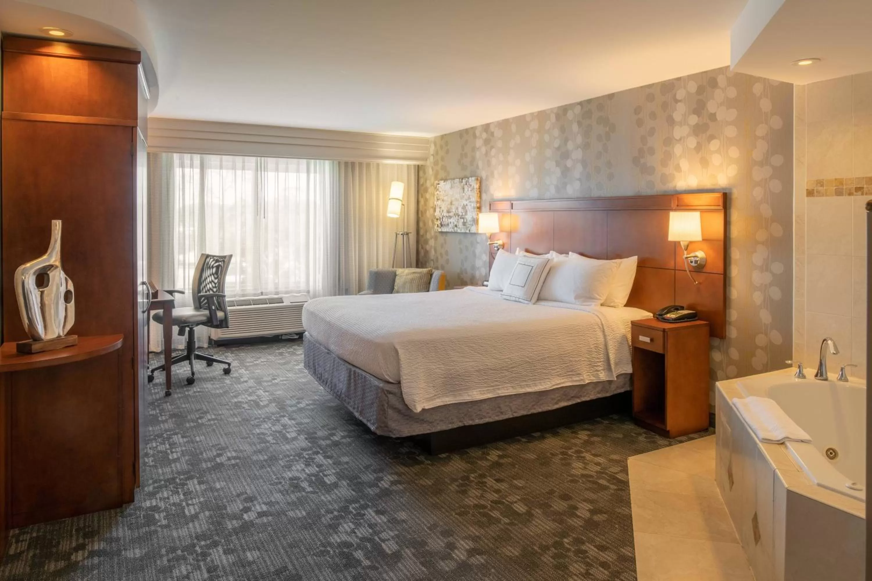 Guest room, 1 King, Whirlpool  in Courtyard Jacksonville Orange Park