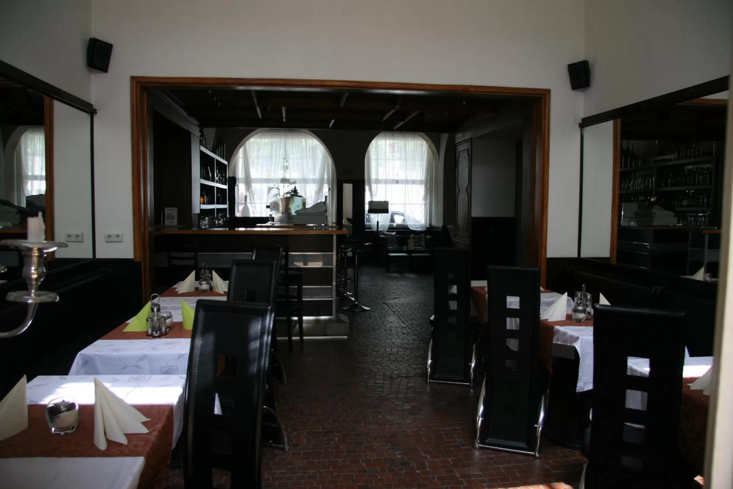 Restaurant/places to eat in Bon-Apart