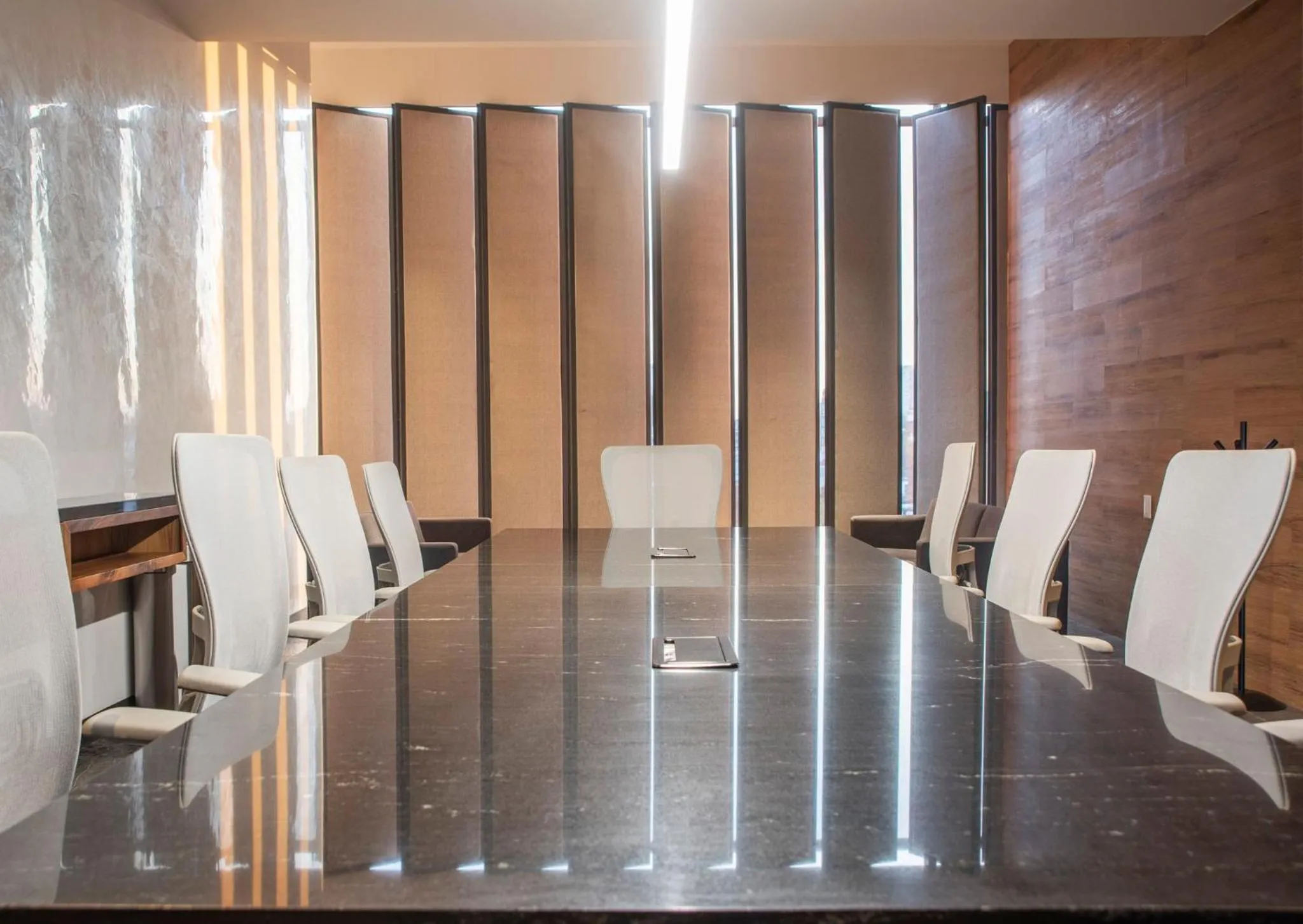 Meeting/conference room in voco Guadalajara Neruda by IHG