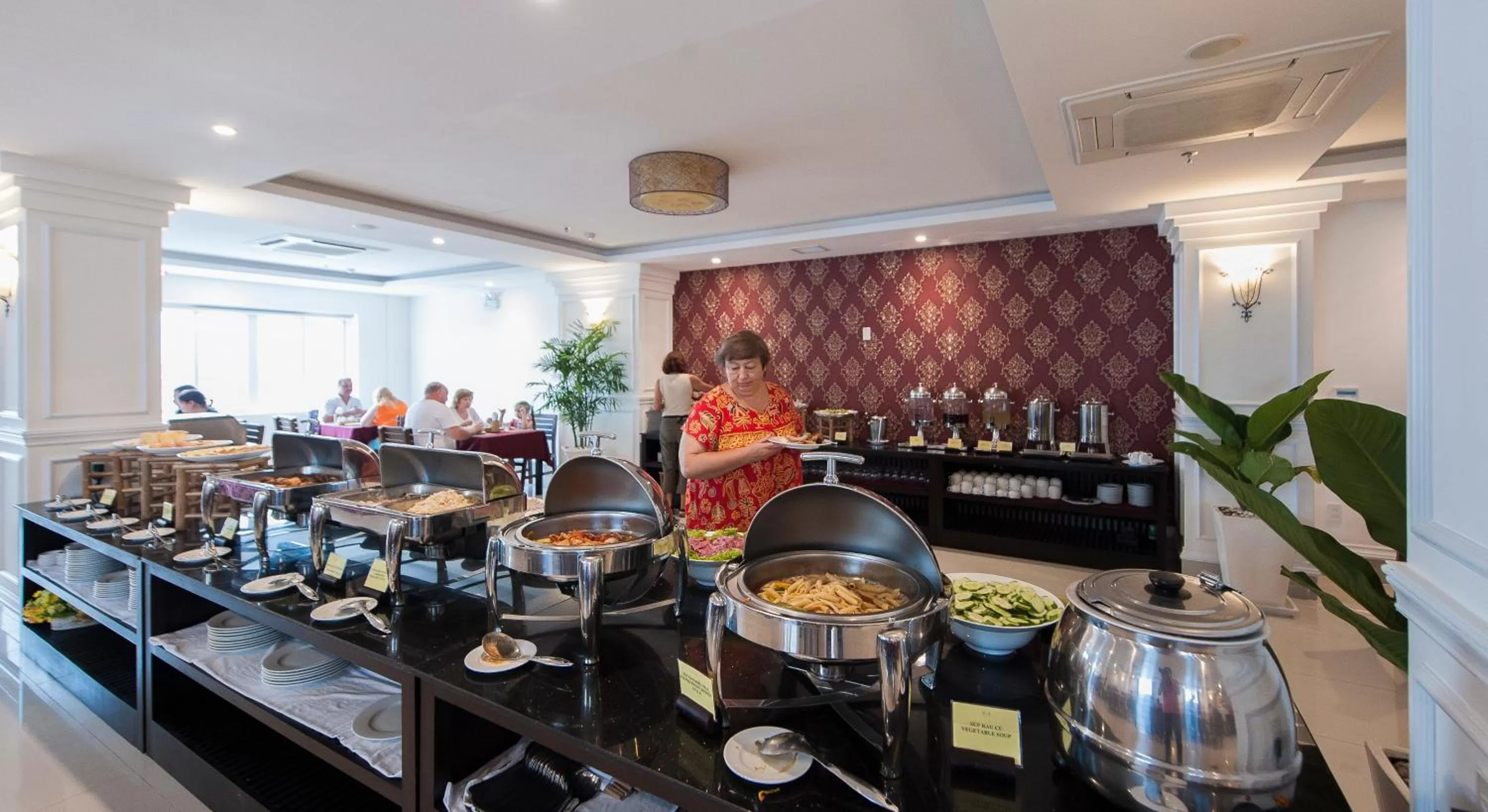Restaurant/places to eat in Edele Nha Trang Hotel
