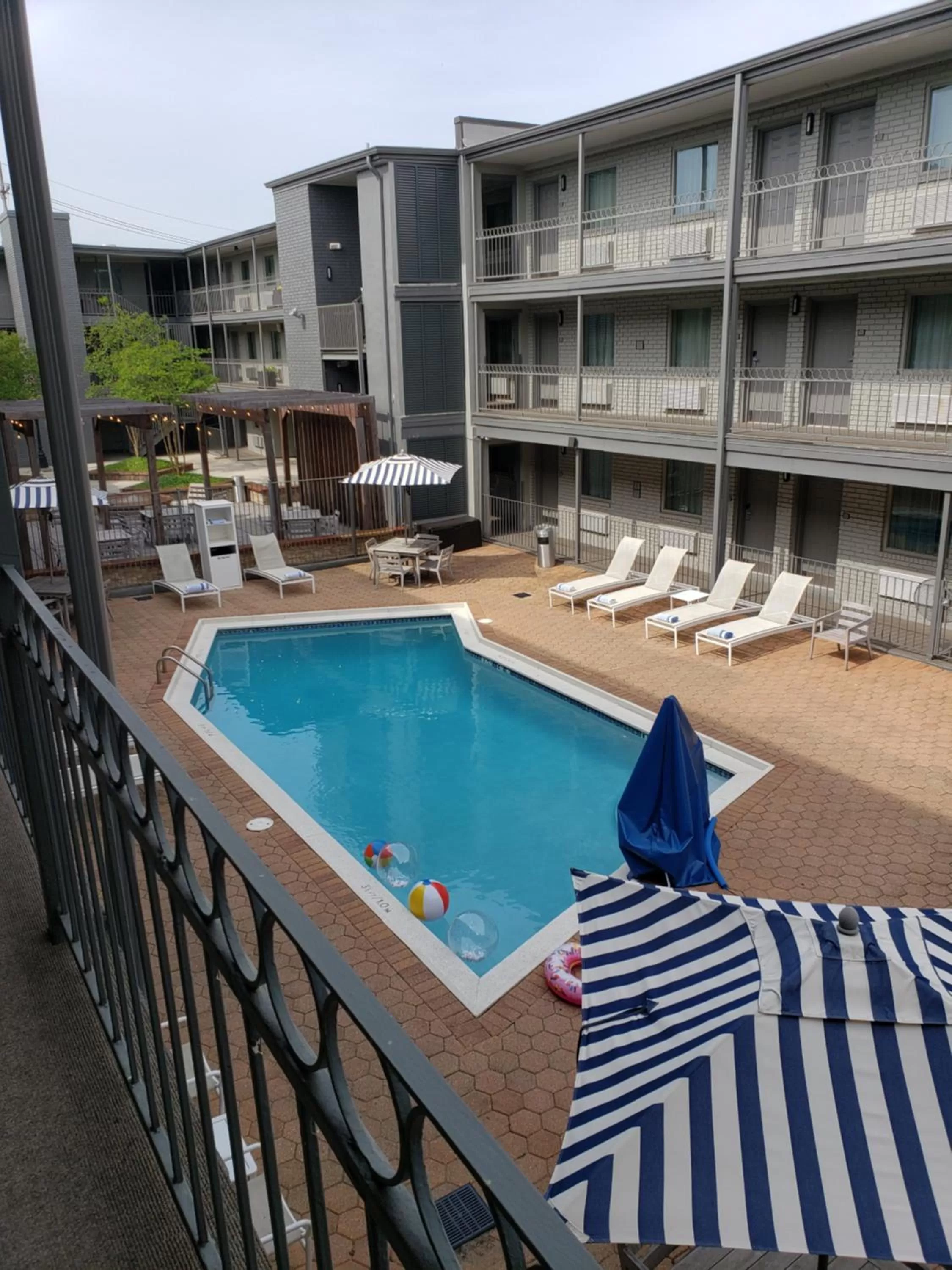 Pool view in Country Inn & Suites by Radisson, Metairie New Orleans , LA