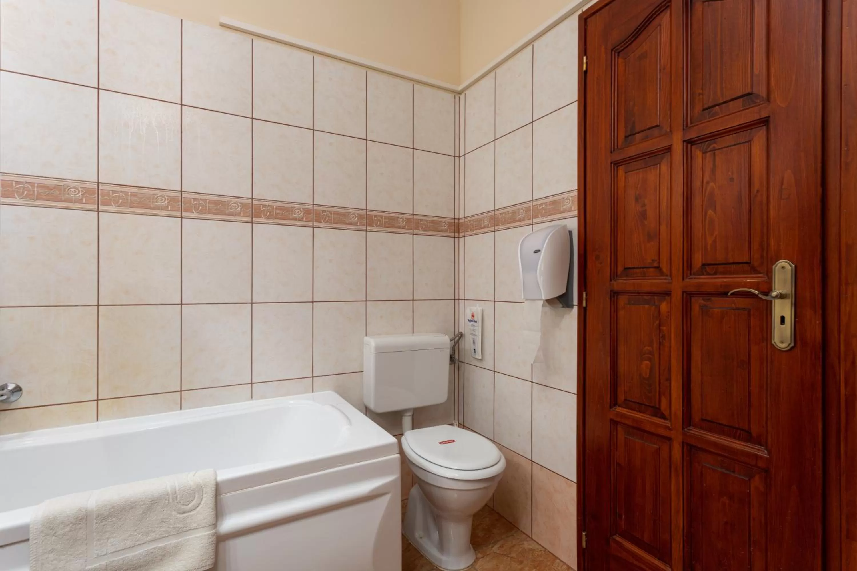 Bathroom in Illés Hotel