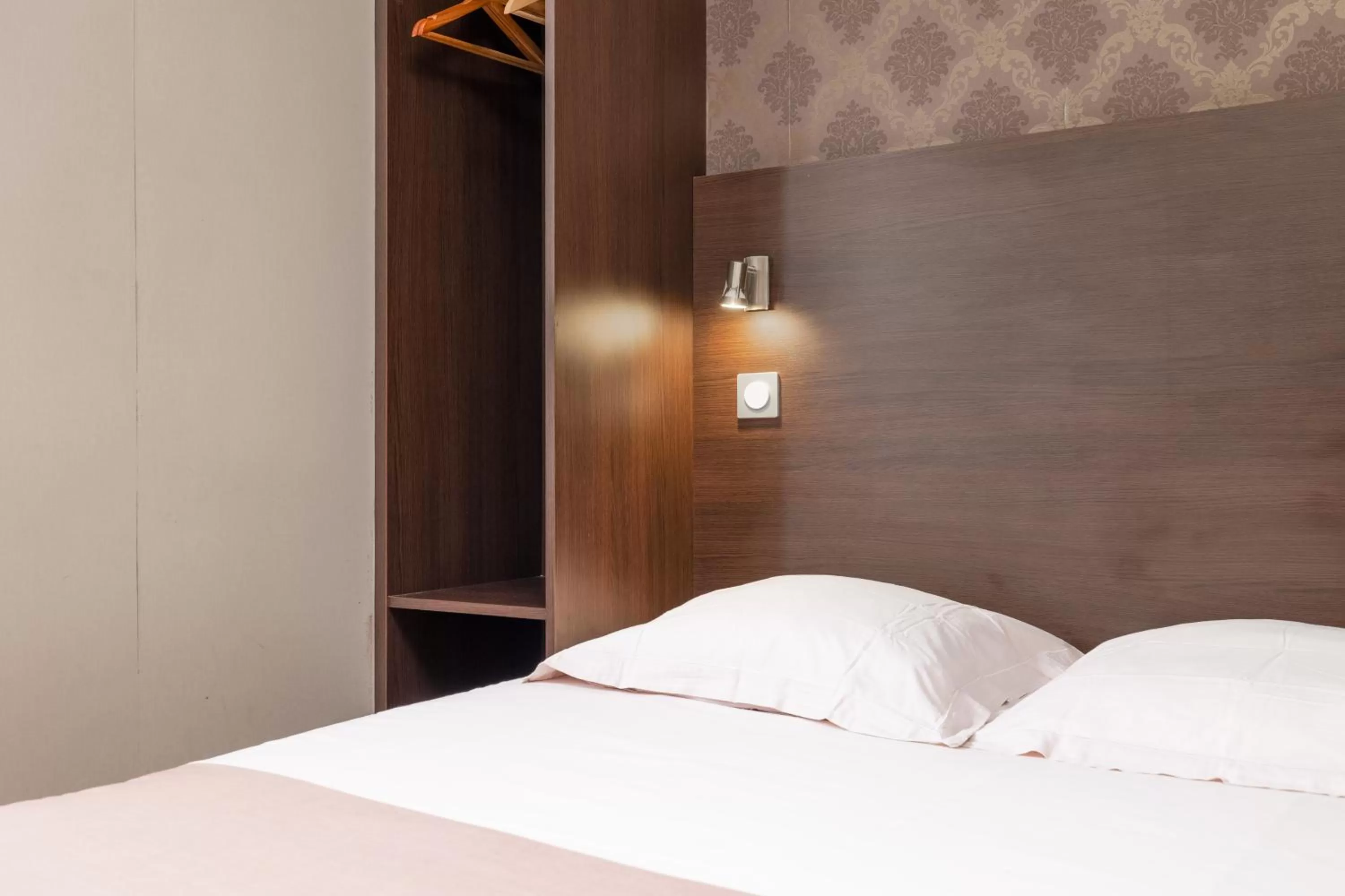 Small Double Room in Hotel De L'Agriculture - 2 étoiles