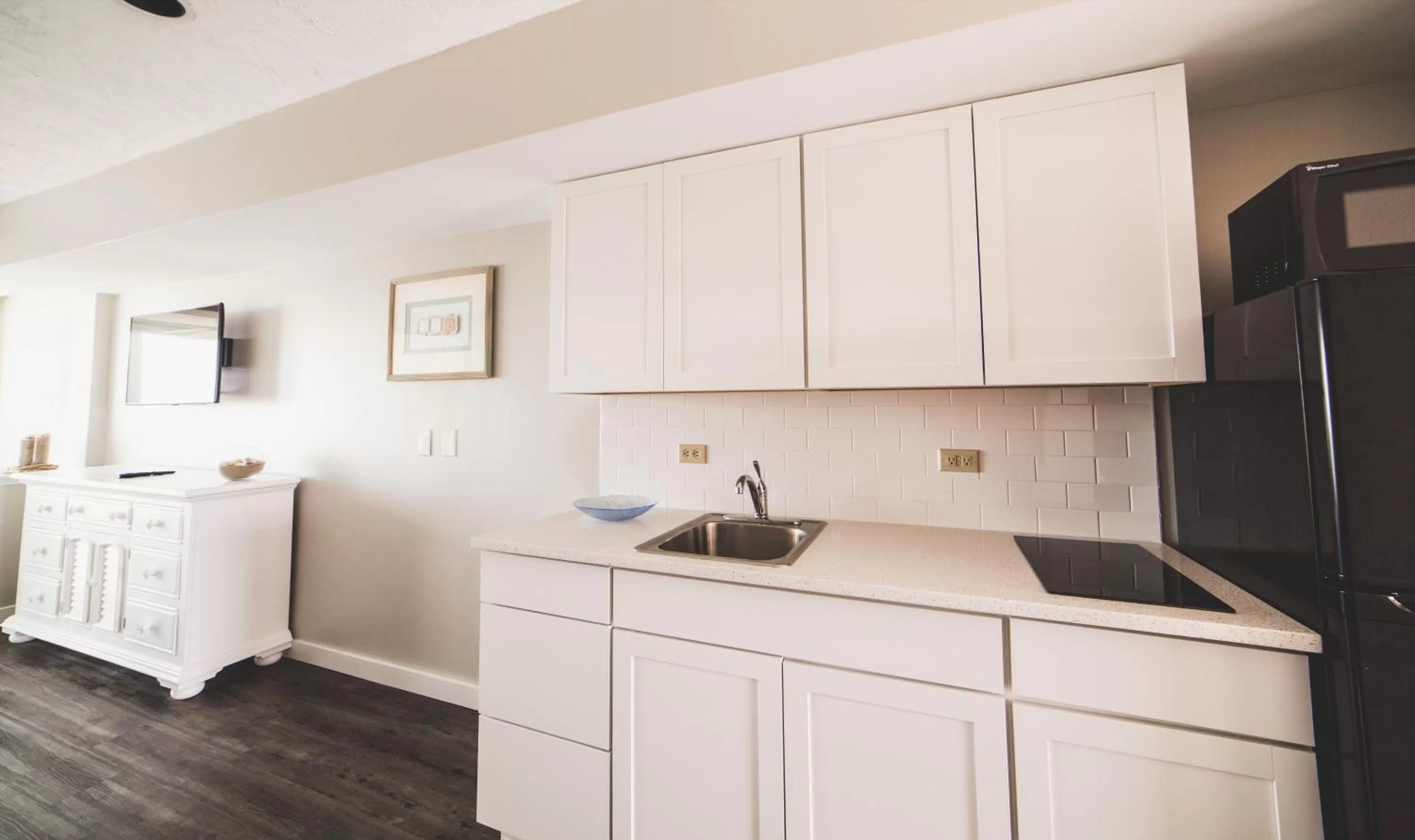 Kitchen or kitchenette in Surf Club Oceanfront Hotel