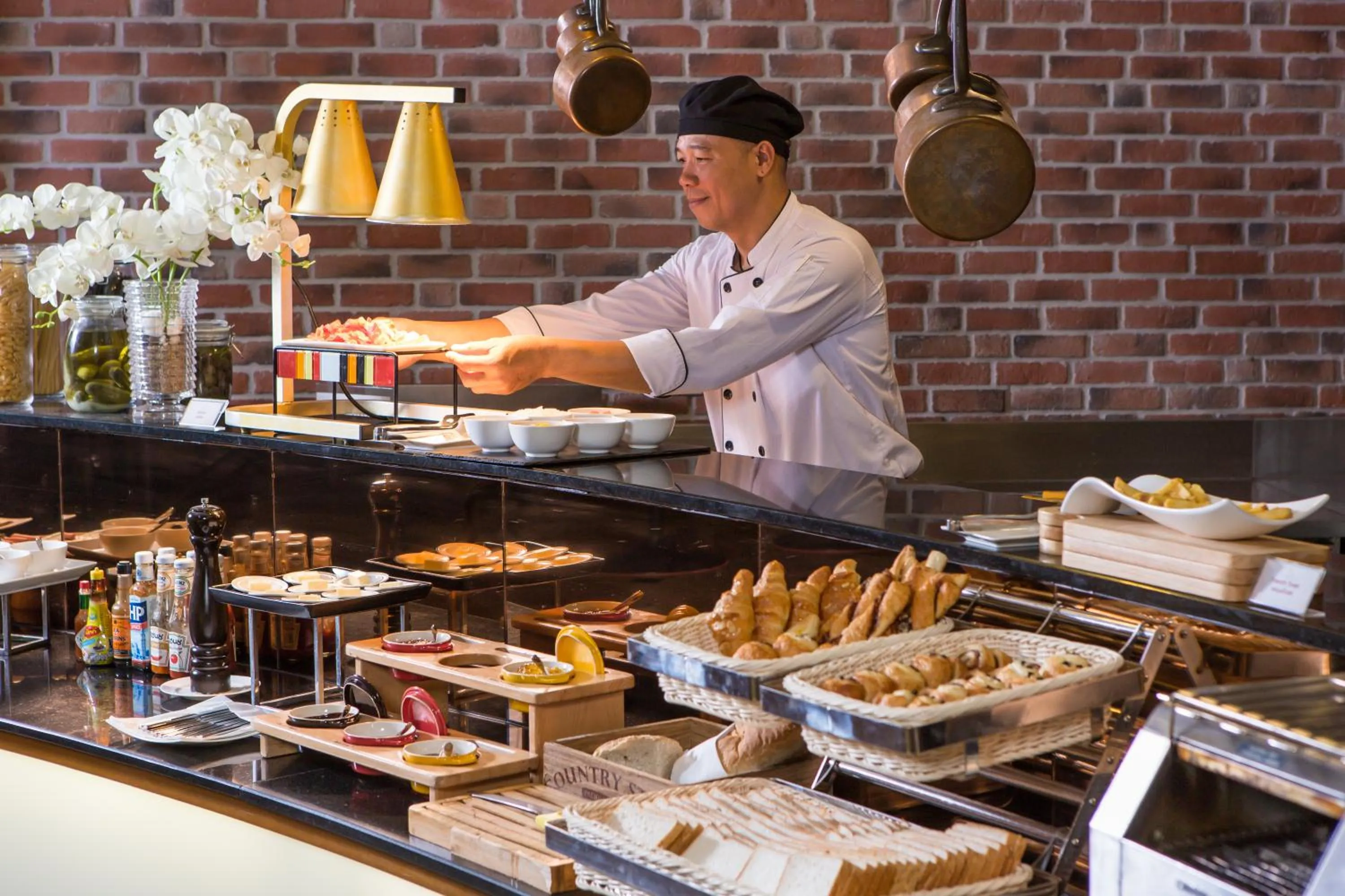 Restaurant/places to eat in Amaranta Hotel