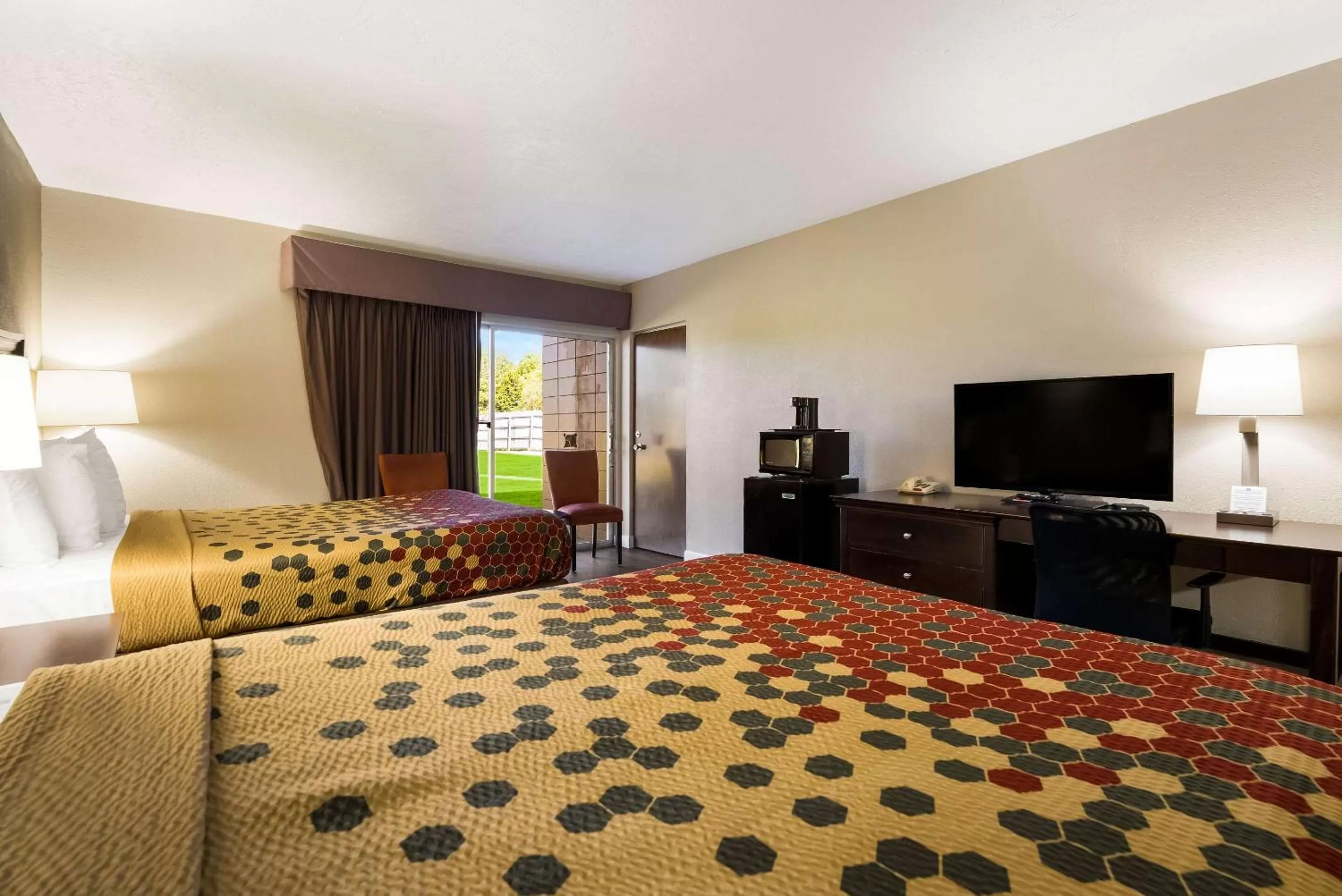 Bedroom, Bed in Perry Inn & Suites By Capital O National Fairground GA I 75