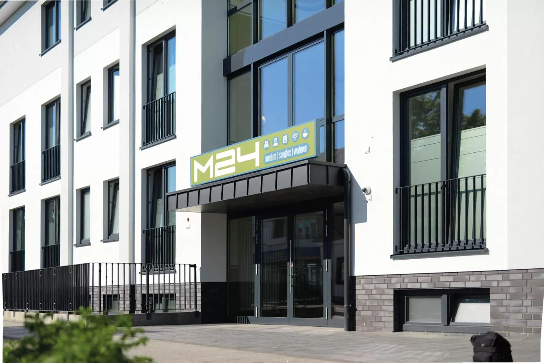 Property building in Hotel M24 - Alle Zimmer mit Küchenzeile