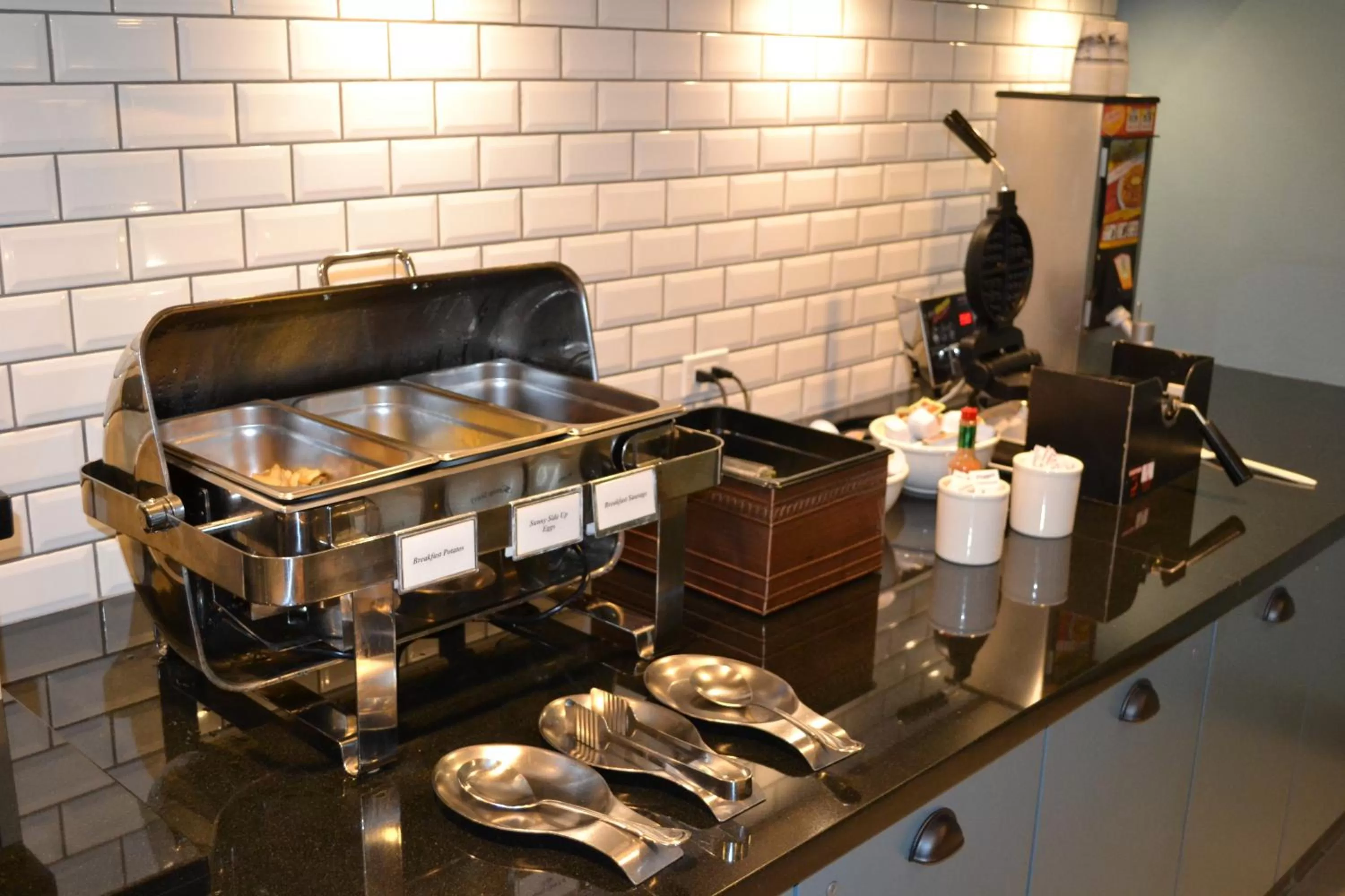 Food in Country Inn & Suites by Radisson Roseville - St Paul