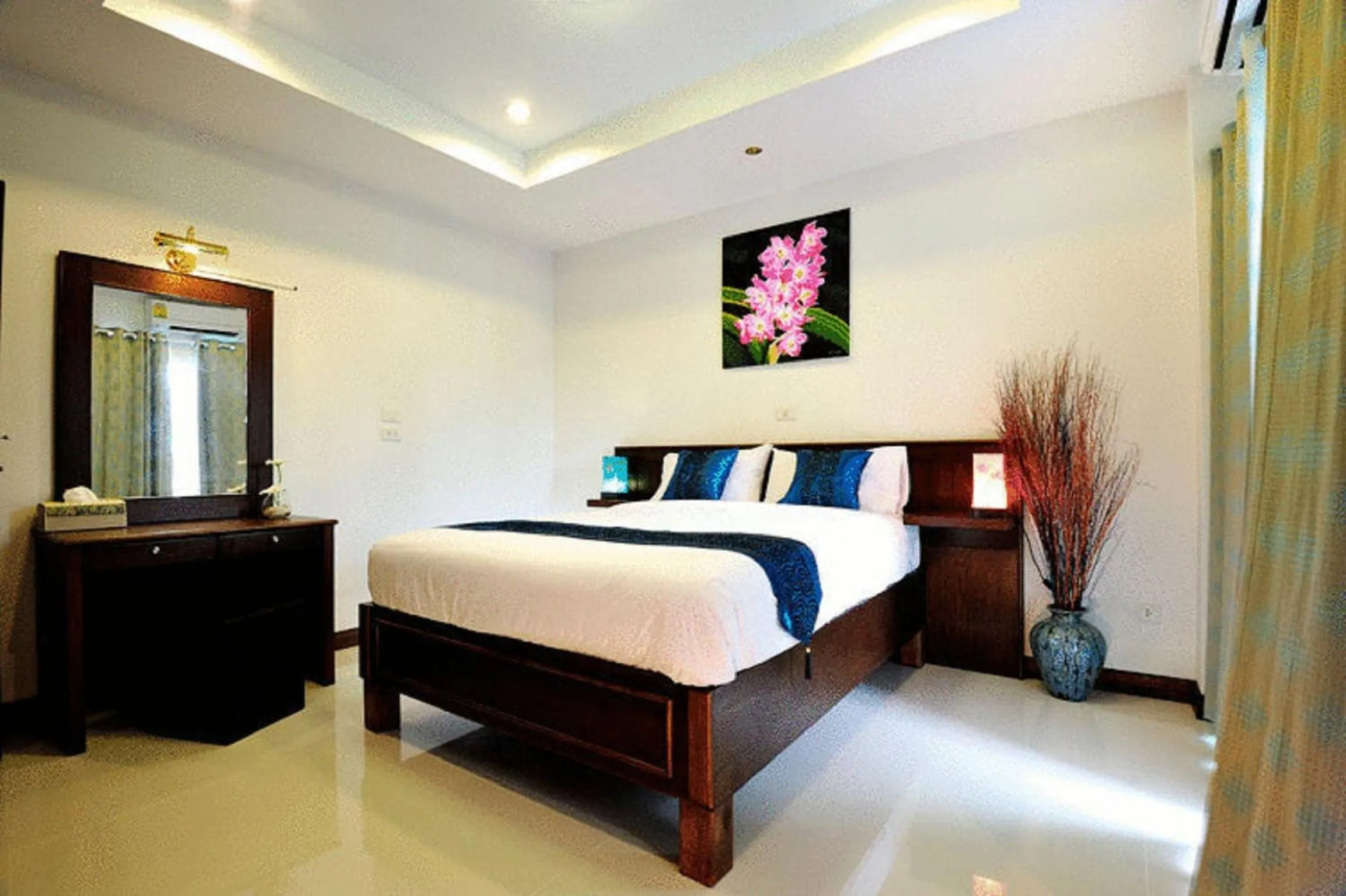 Bed in Ruen Buathong Boutique Hotel Patong Beach
