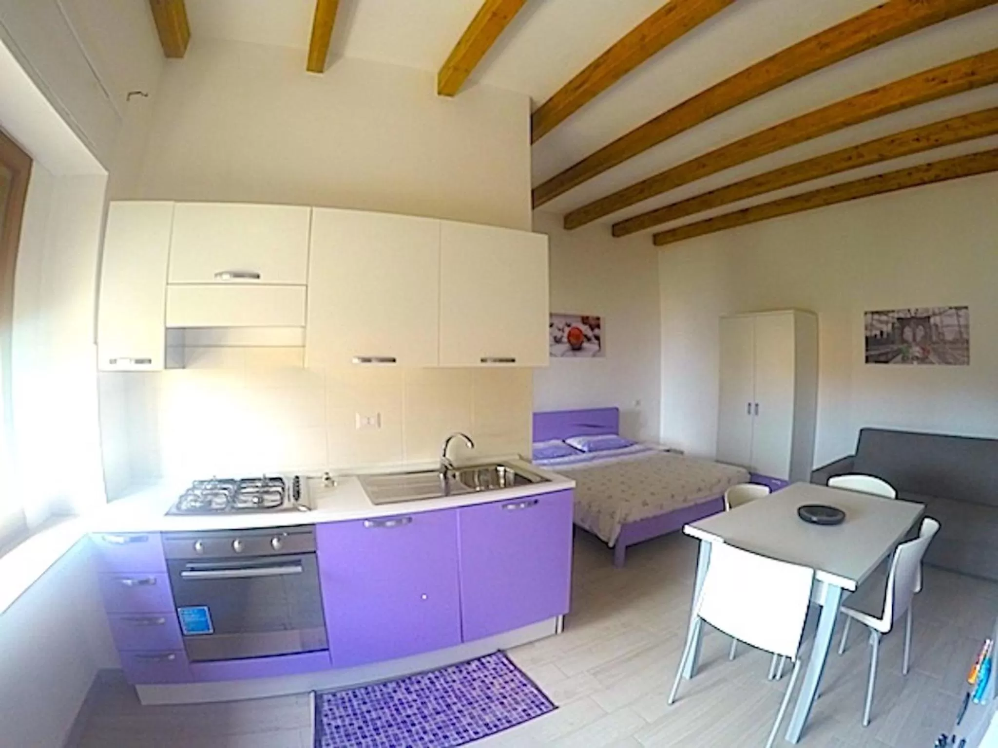 Kitchen or kitchenette in QUADRIFOGLIO Affittacamere