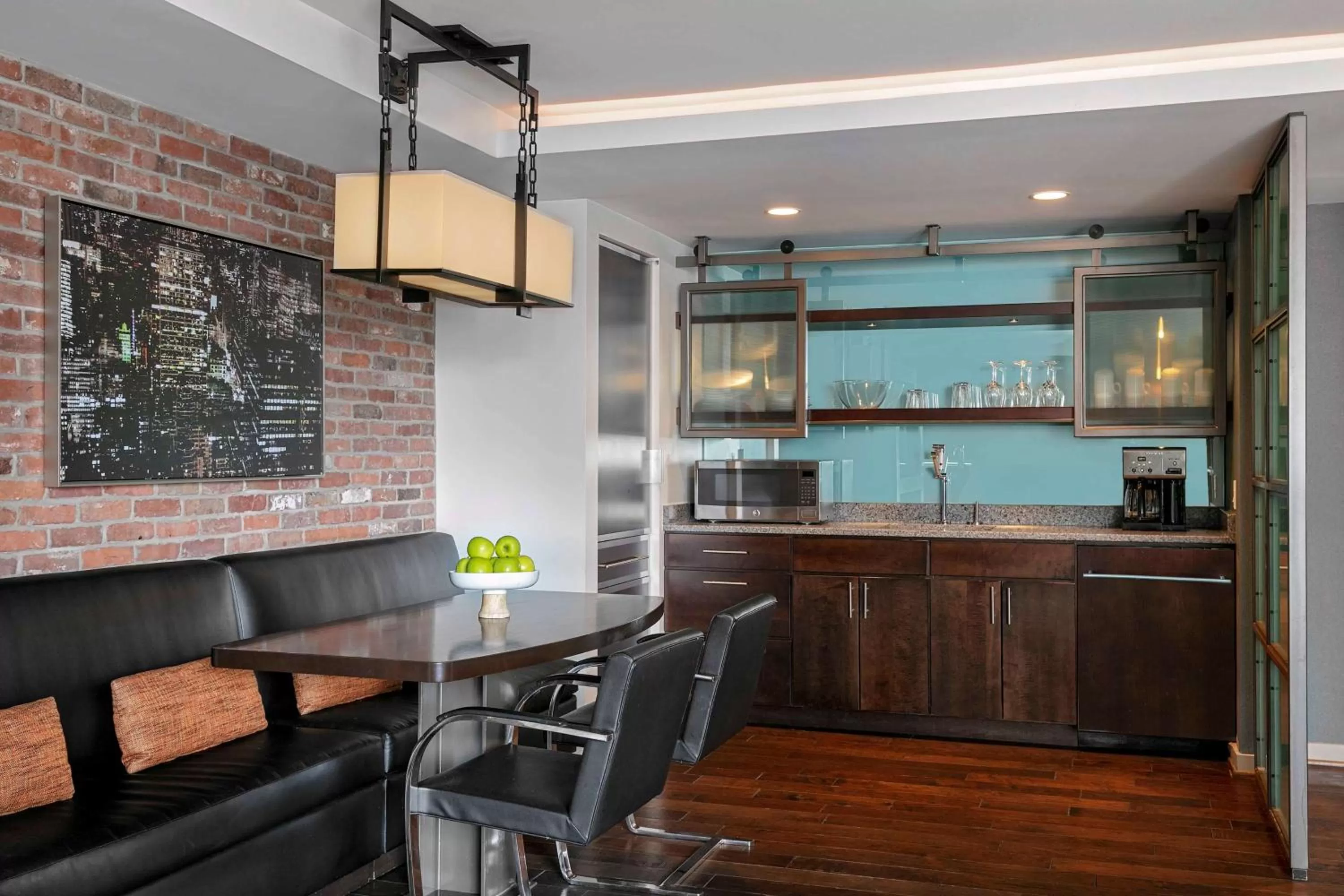 Kitchen or kitchenette in The Royal Sonesta Chicago Downtown