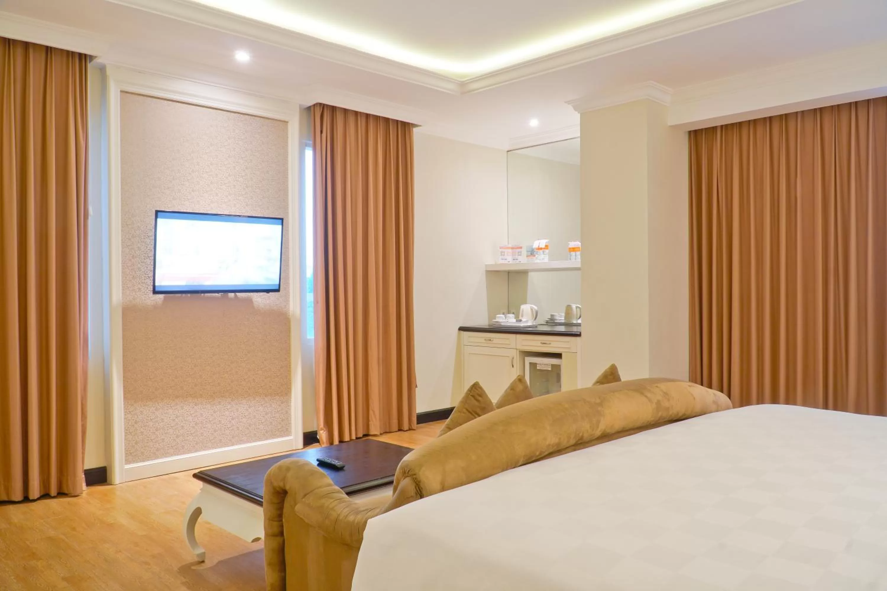 Bedroom, Bed in Swiss-Belhotel Lampung
