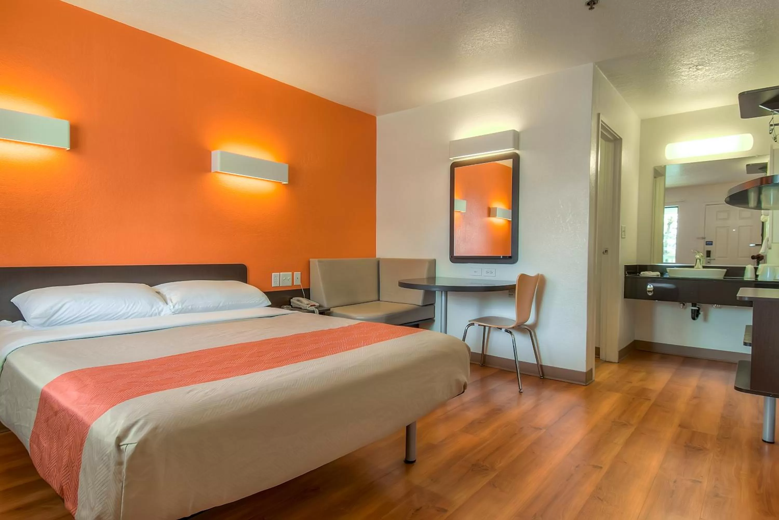 Bed in Motel 6-Arcadia, CA - Los Angeles - Pasadena Area