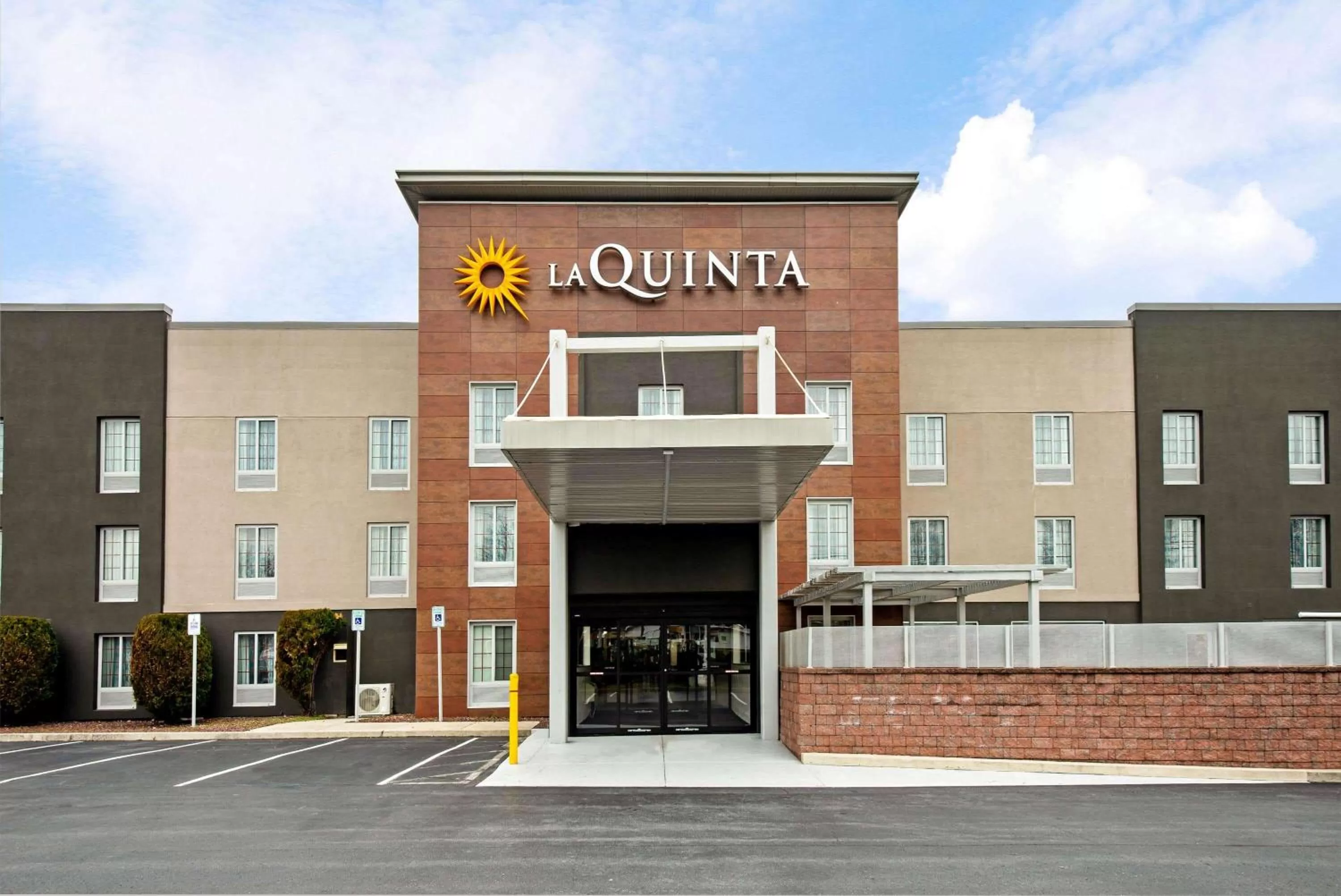 Property building in La Quinta by Wyndham New Cumberland - Harrisburg