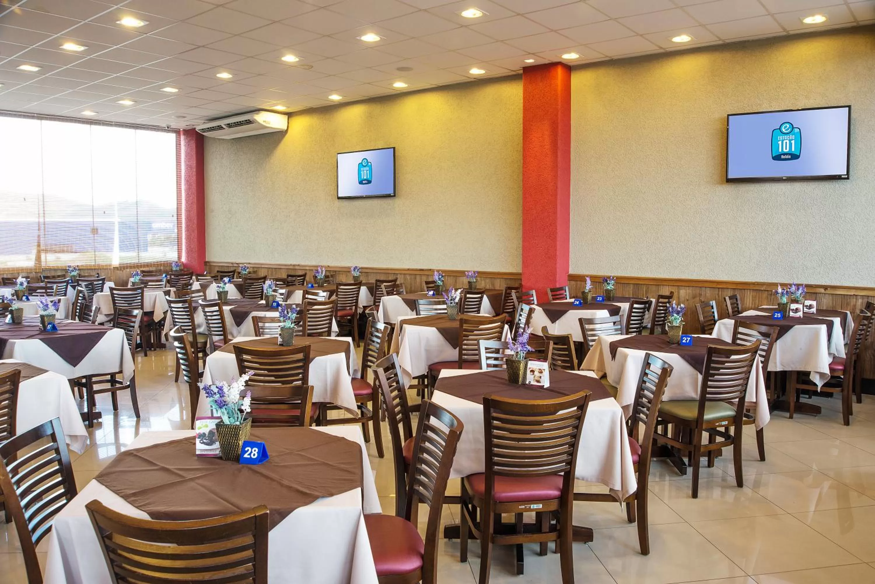 Restaurant/places to eat in Hotel Estação 101 - Itajaí