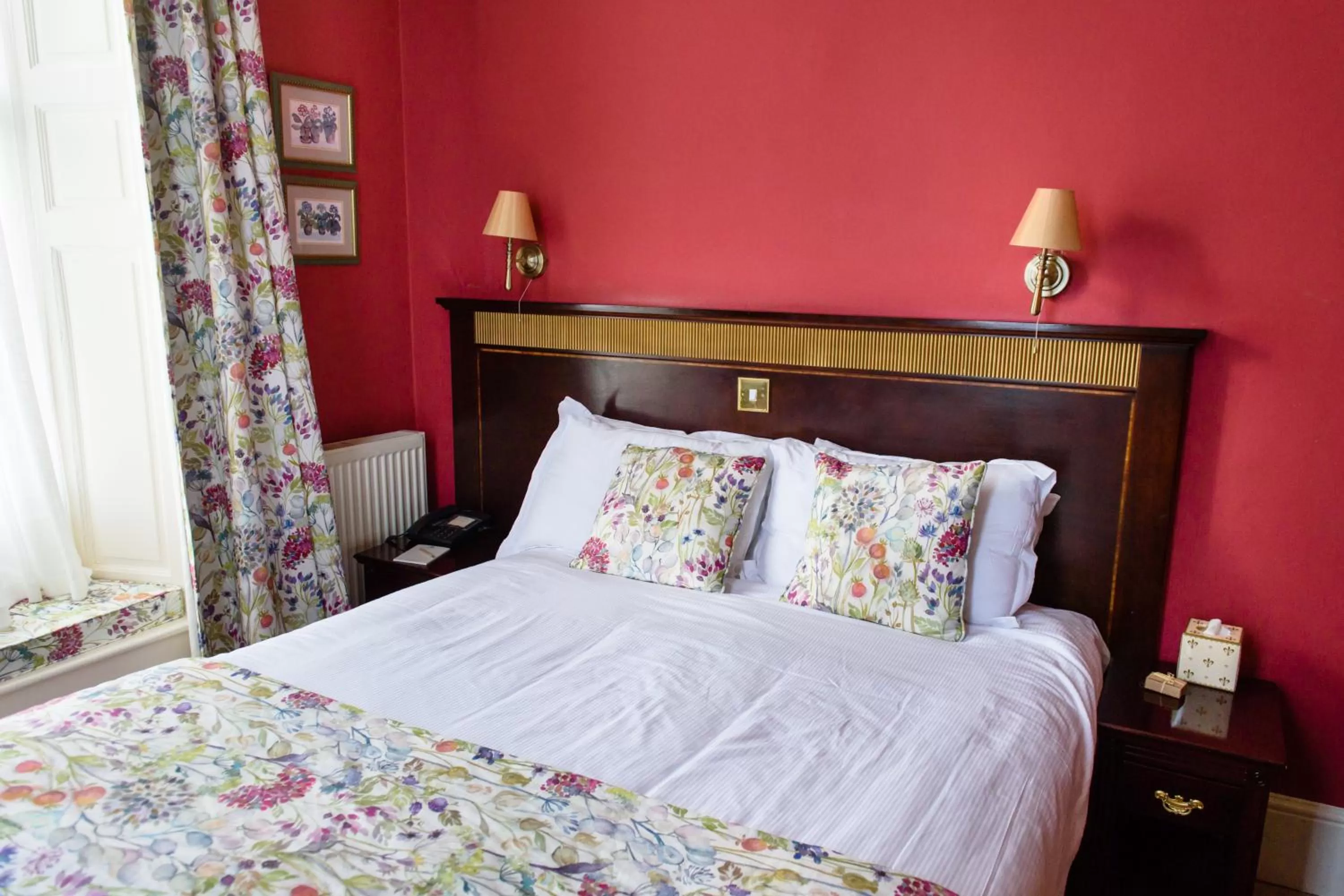 Bedroom, Bed in Old Hall Hotel