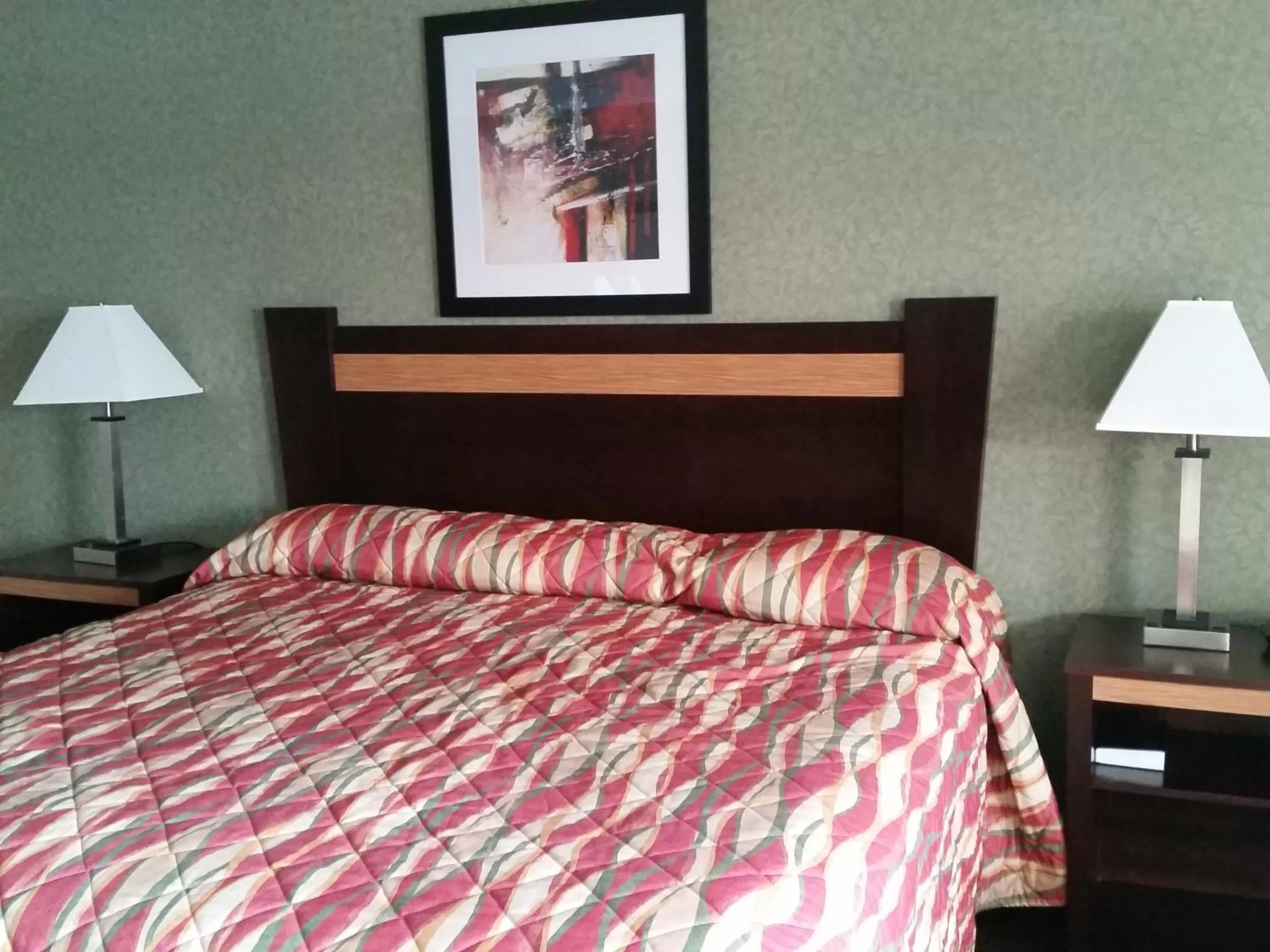 Bedroom, Bed in German Village Inn Motel