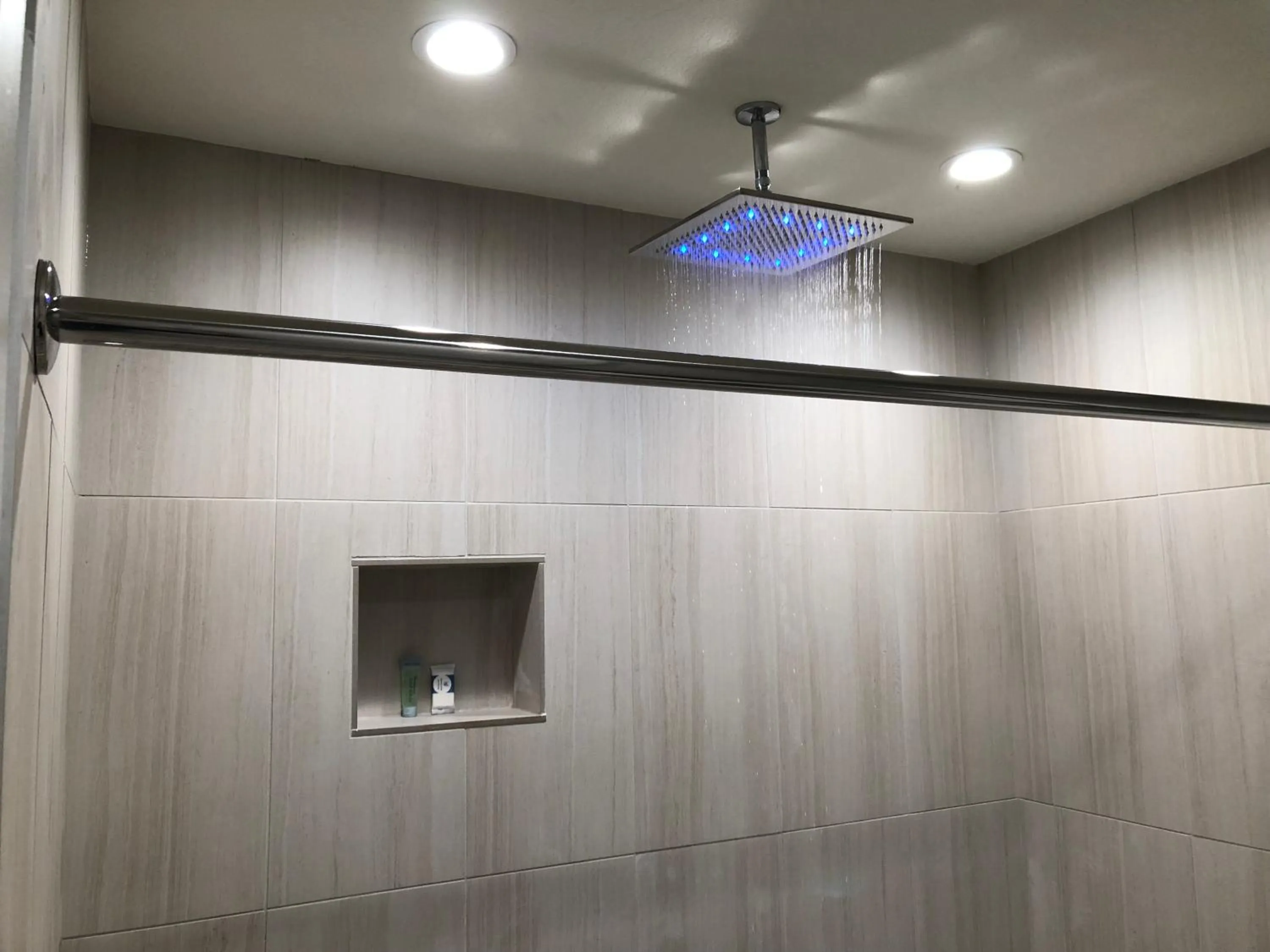 Shower in Crystal Inn Downtown