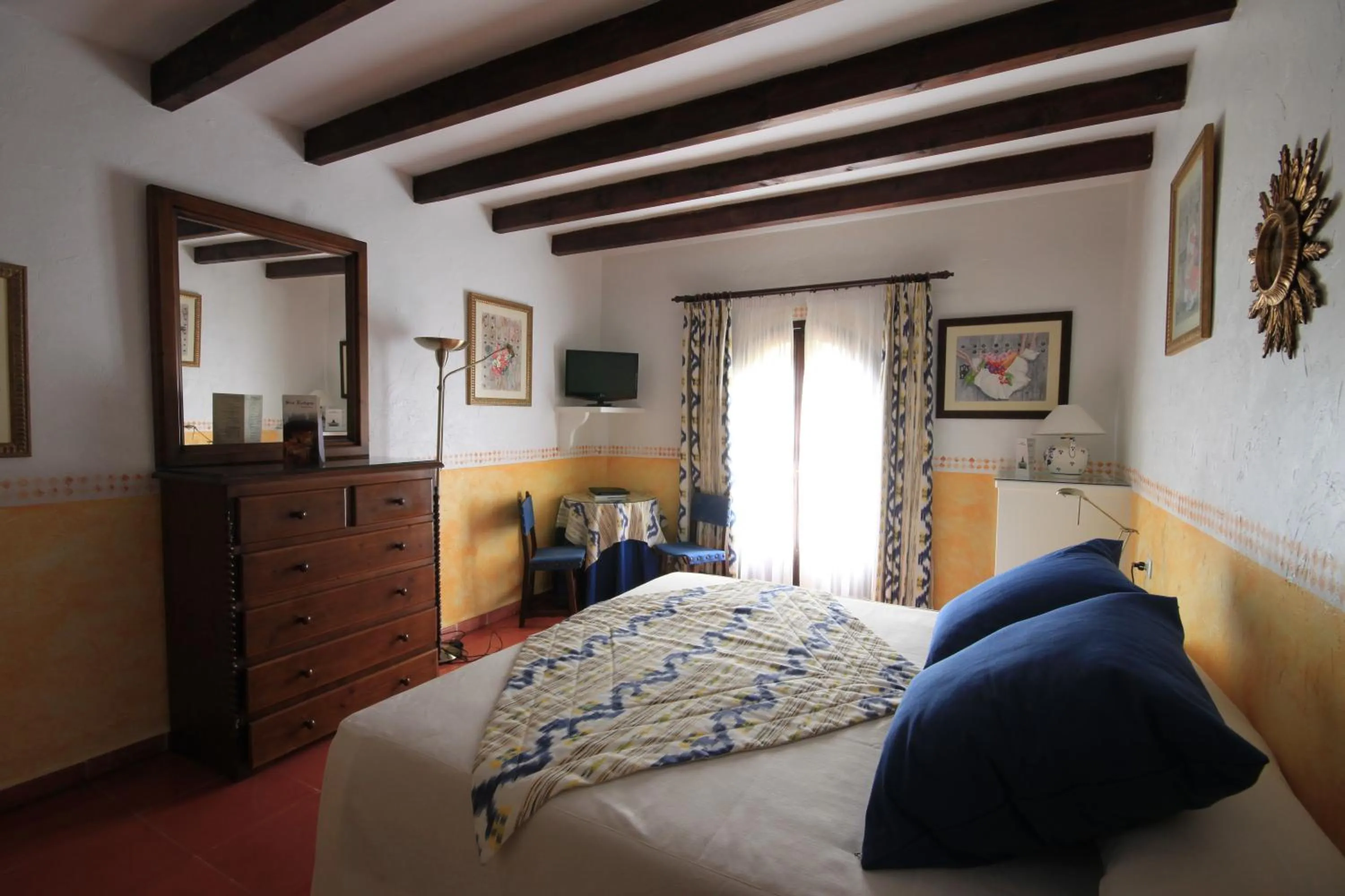 Photo of the whole room, Bed in Petit Hotel Ses Rotges - Only Adults