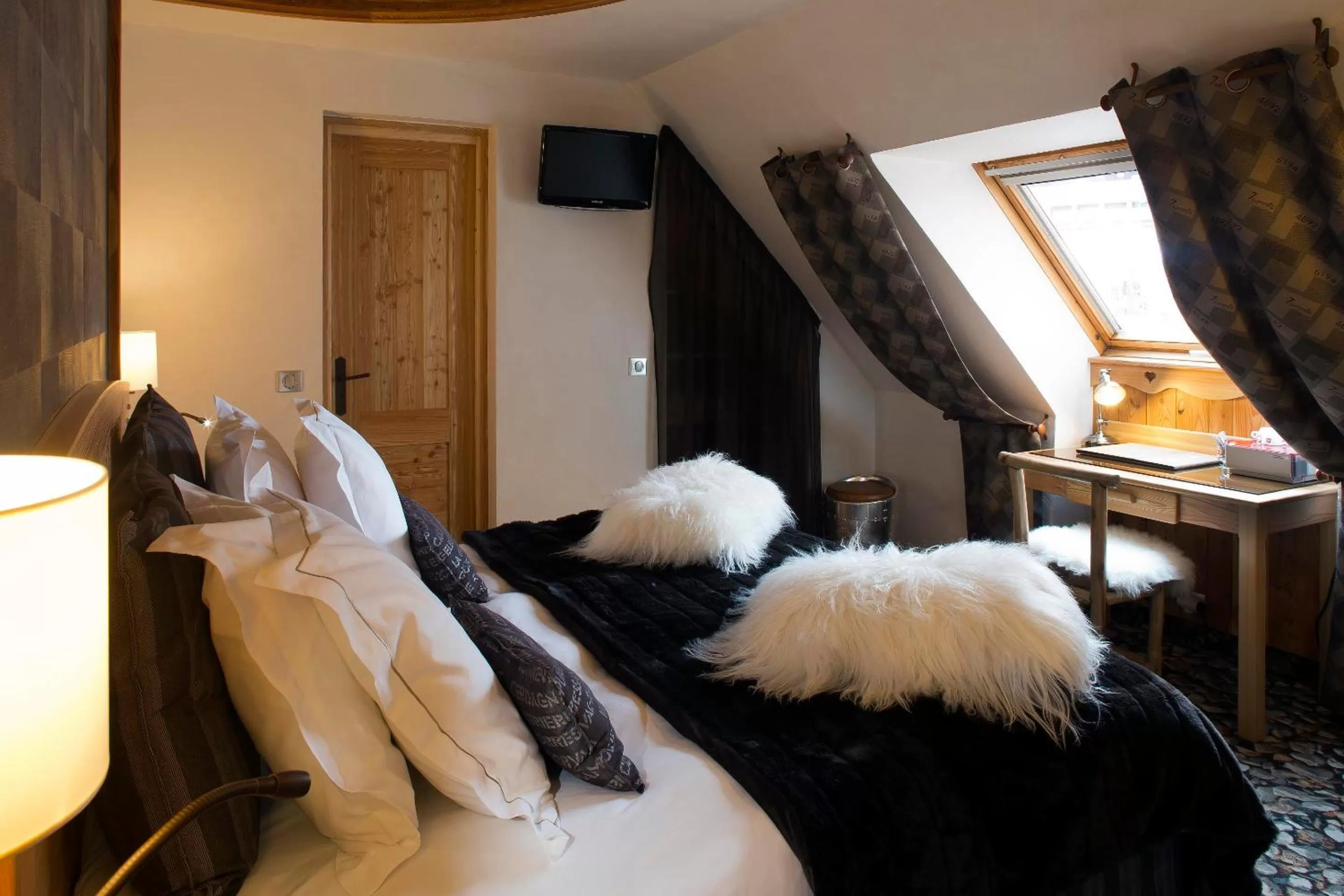 Bed in Hôtel Chalet Mounier