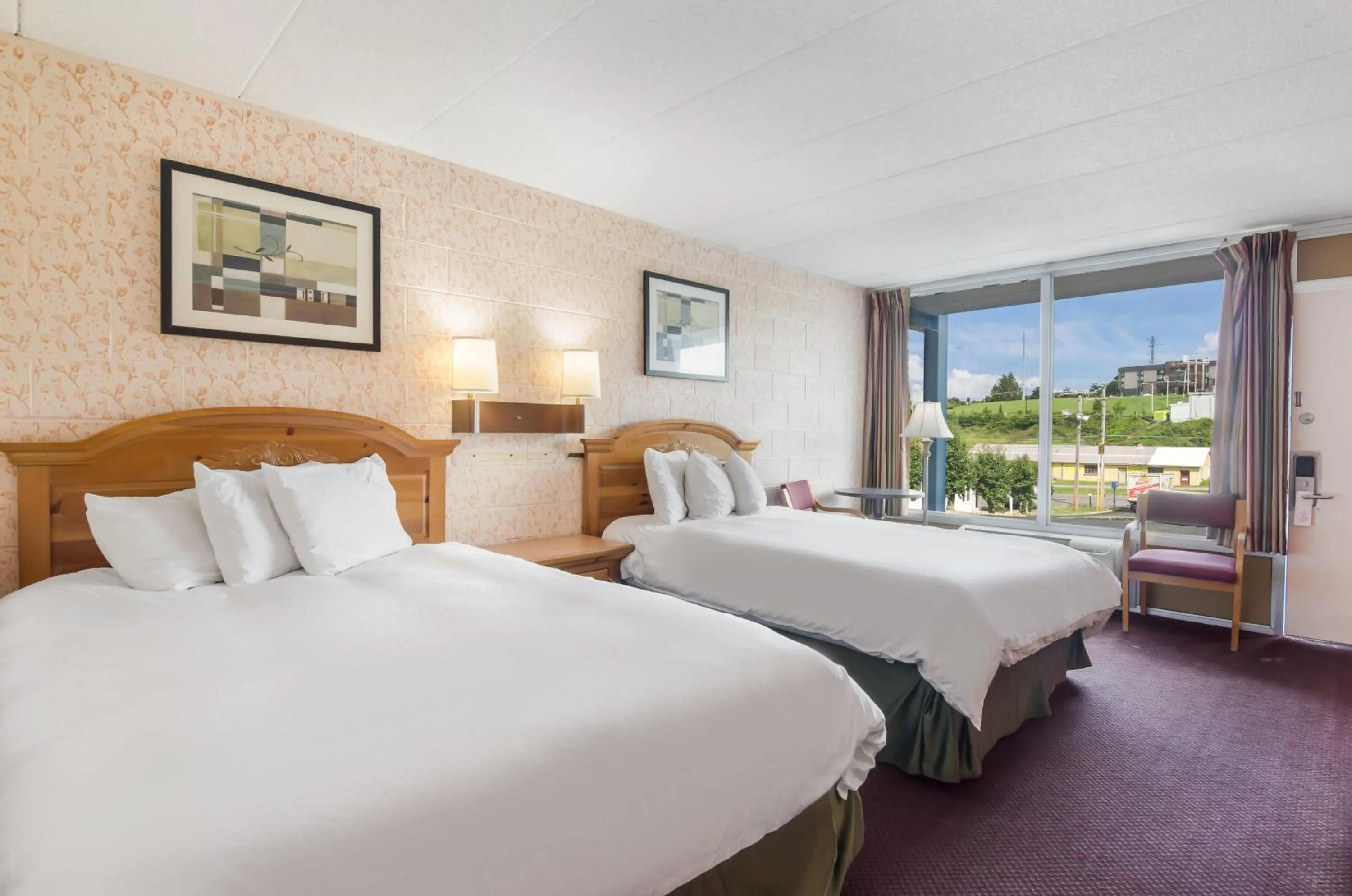 Photo of the whole room, Bed in Americas Best Value Inn Wytheville