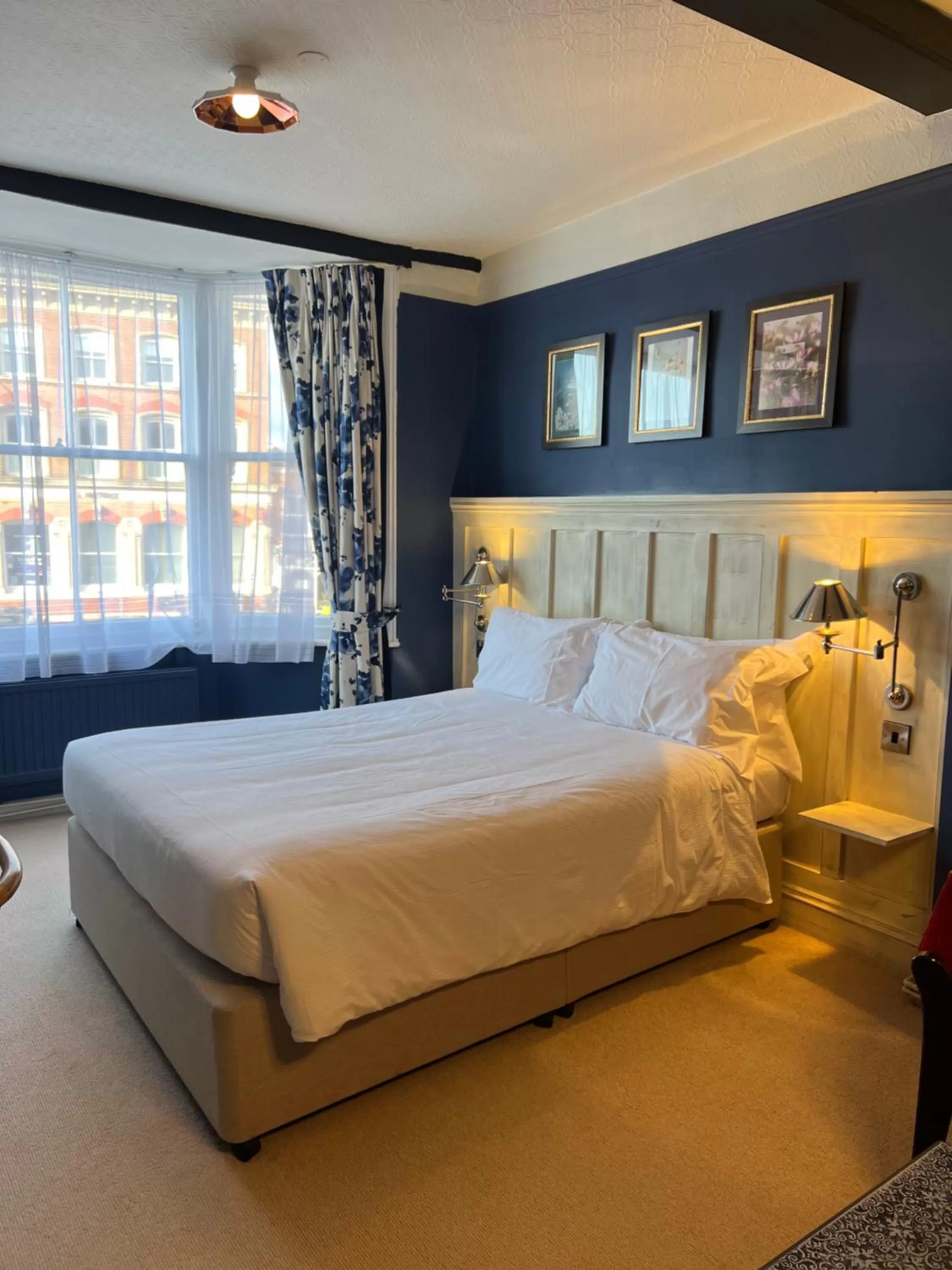 Bedroom, Bed in The White Lion