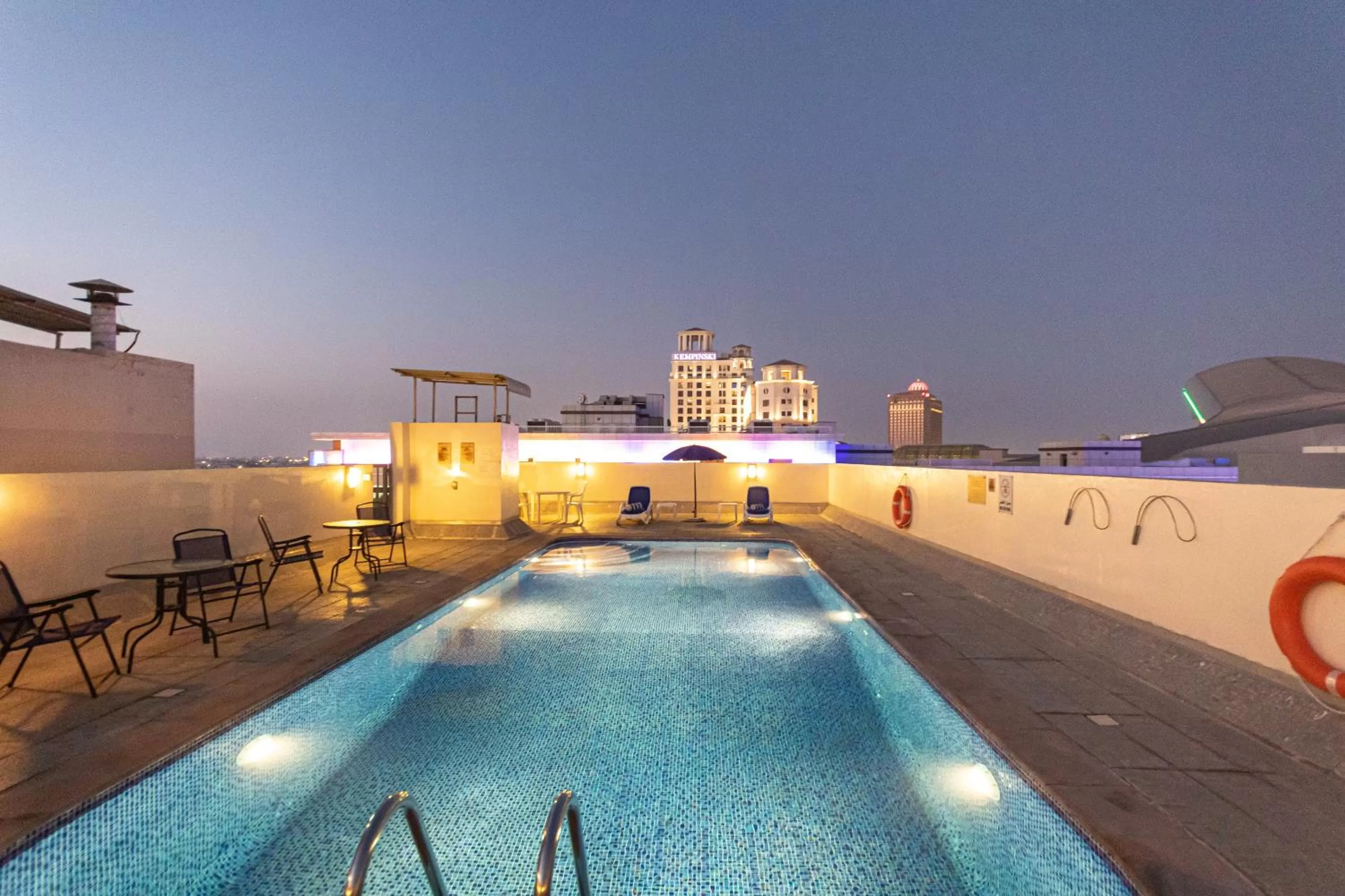 Swimming pool in Auris Boutique Hotel Apartments, Al Barsha - At The Mall