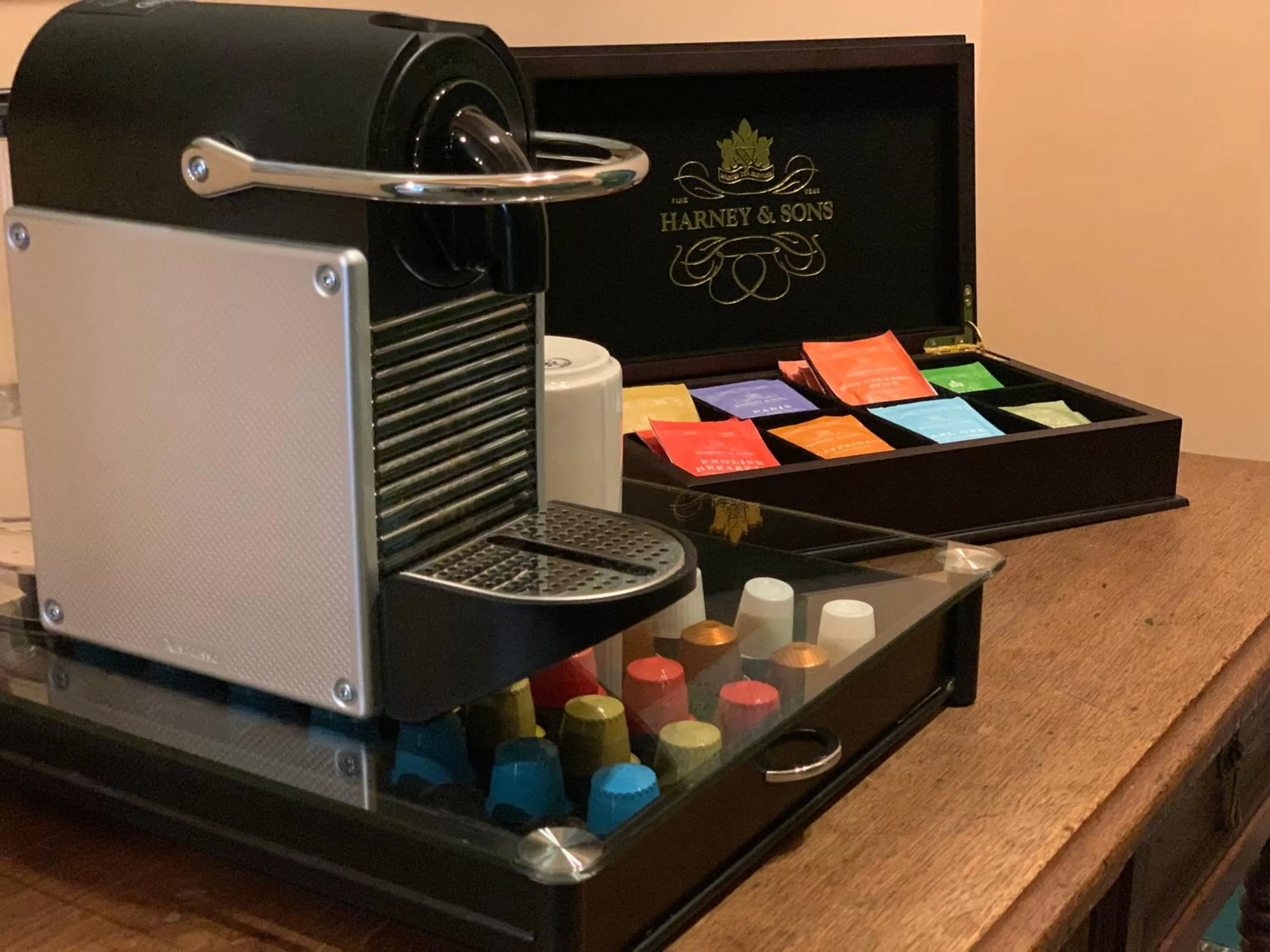 Coffee/tea facilities in Chambery Inn