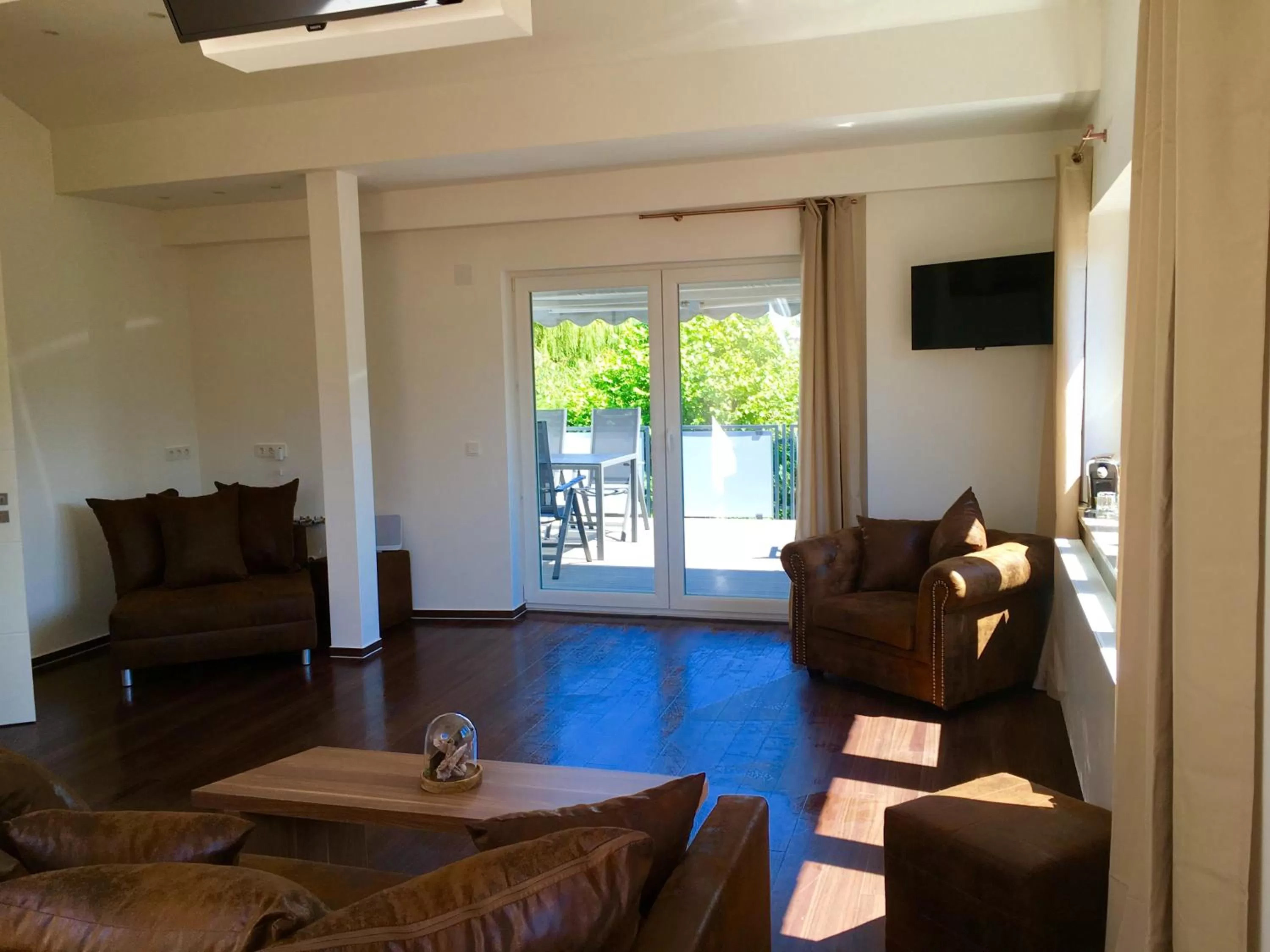 Photo of the whole room in Seaside-Townhouse