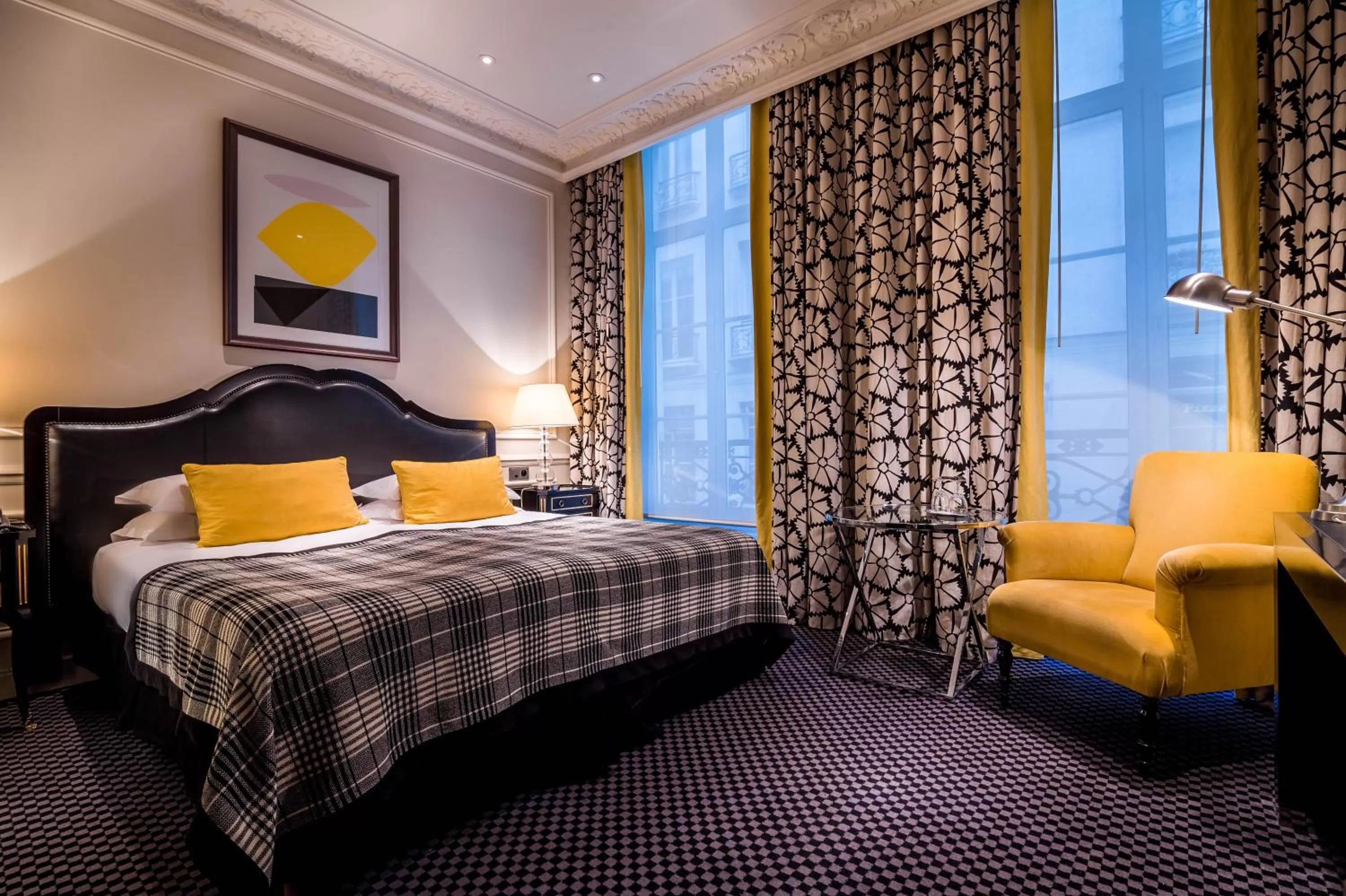 Photo of the whole room, Bed in Grand Hôtel de L'Univers Saint-Germain