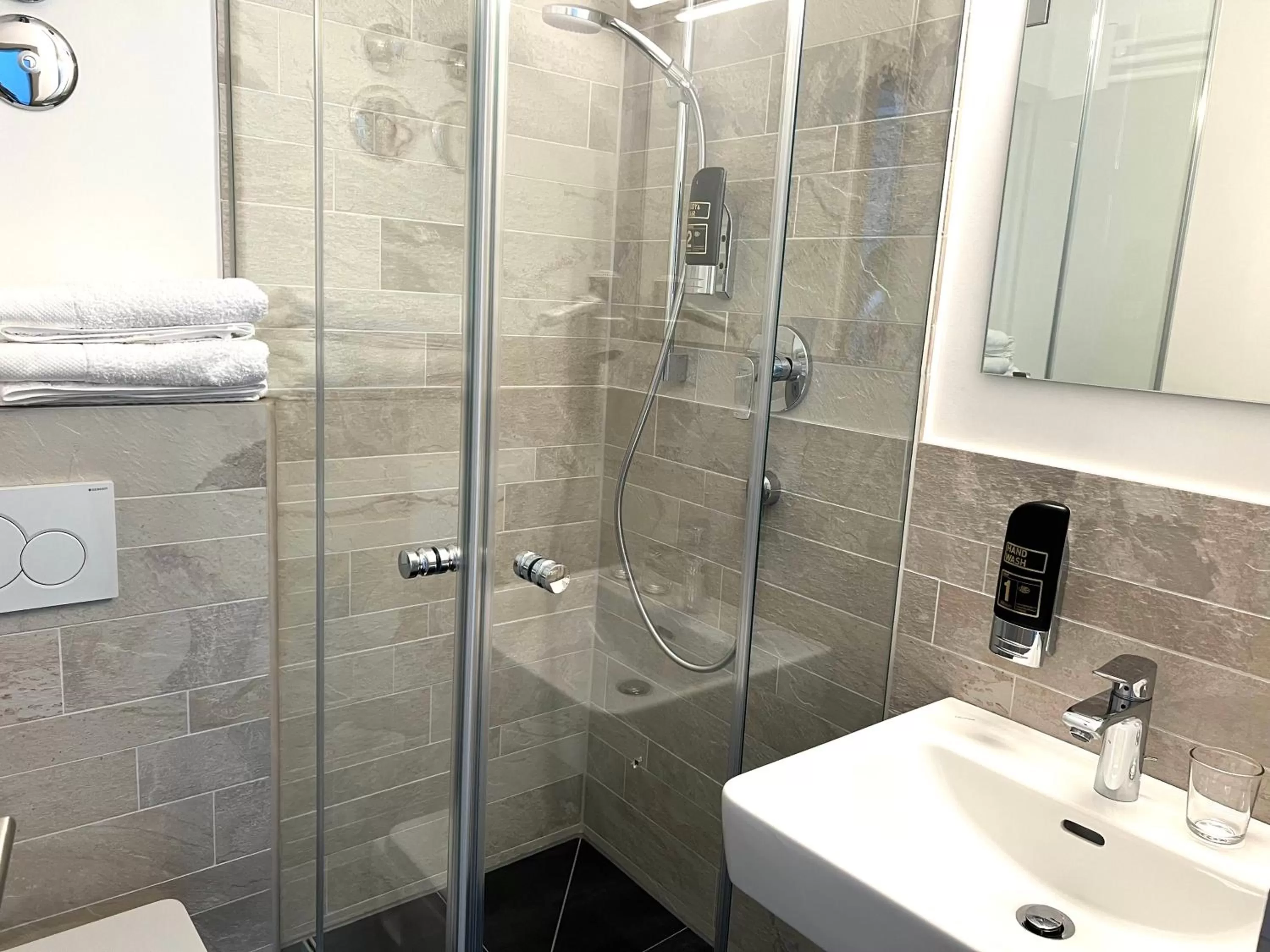 Toilet, Bathroom in Hotel 83