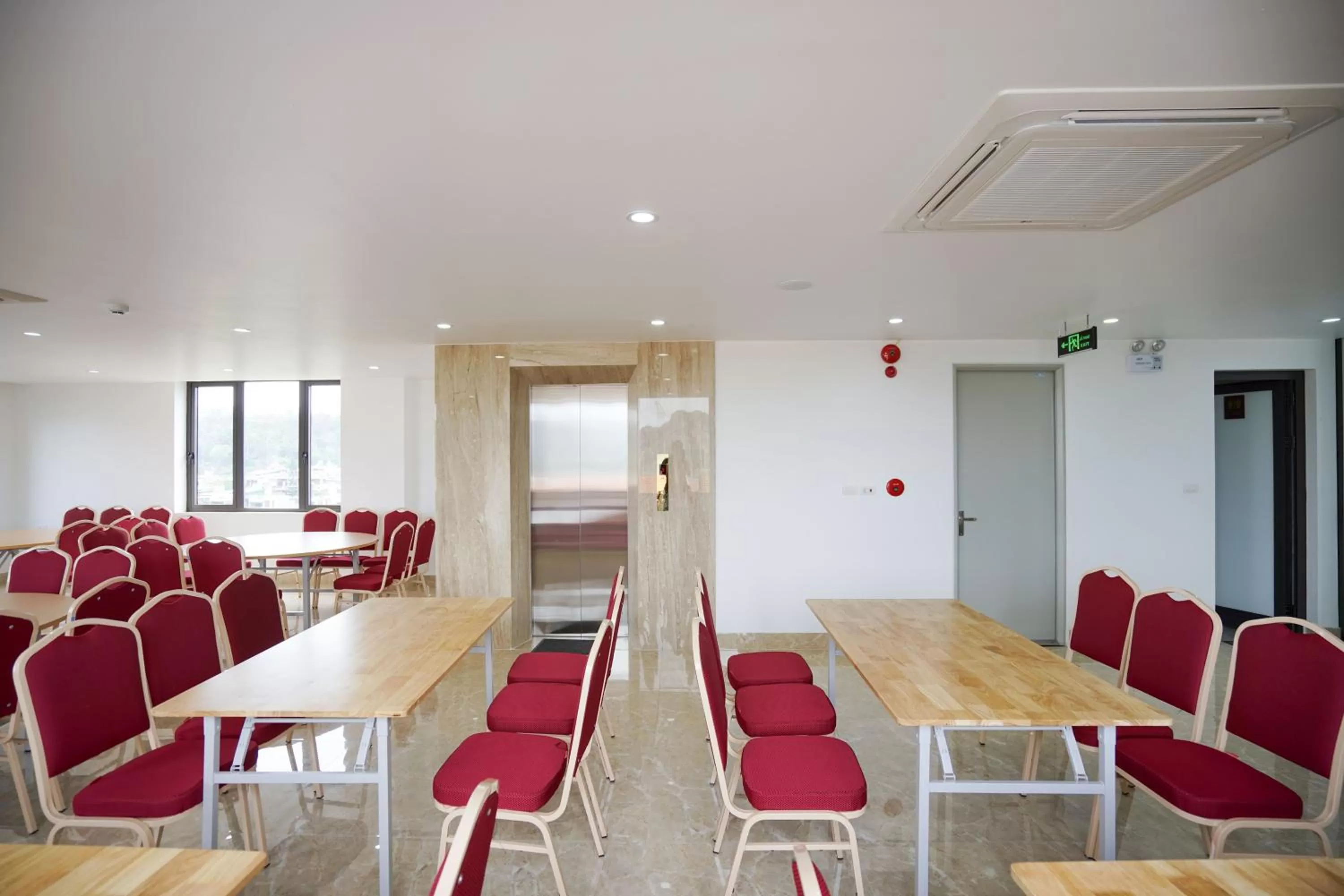 Dining Area in LEX HOTEL
